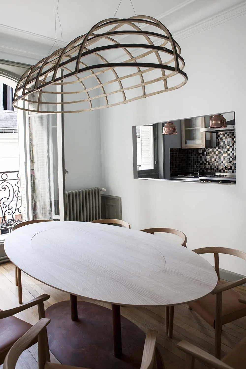 Table Saturn par Mayaro Editions