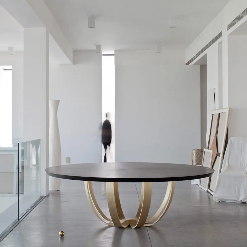 Table Web de Nada Debs - The Invisible Collection