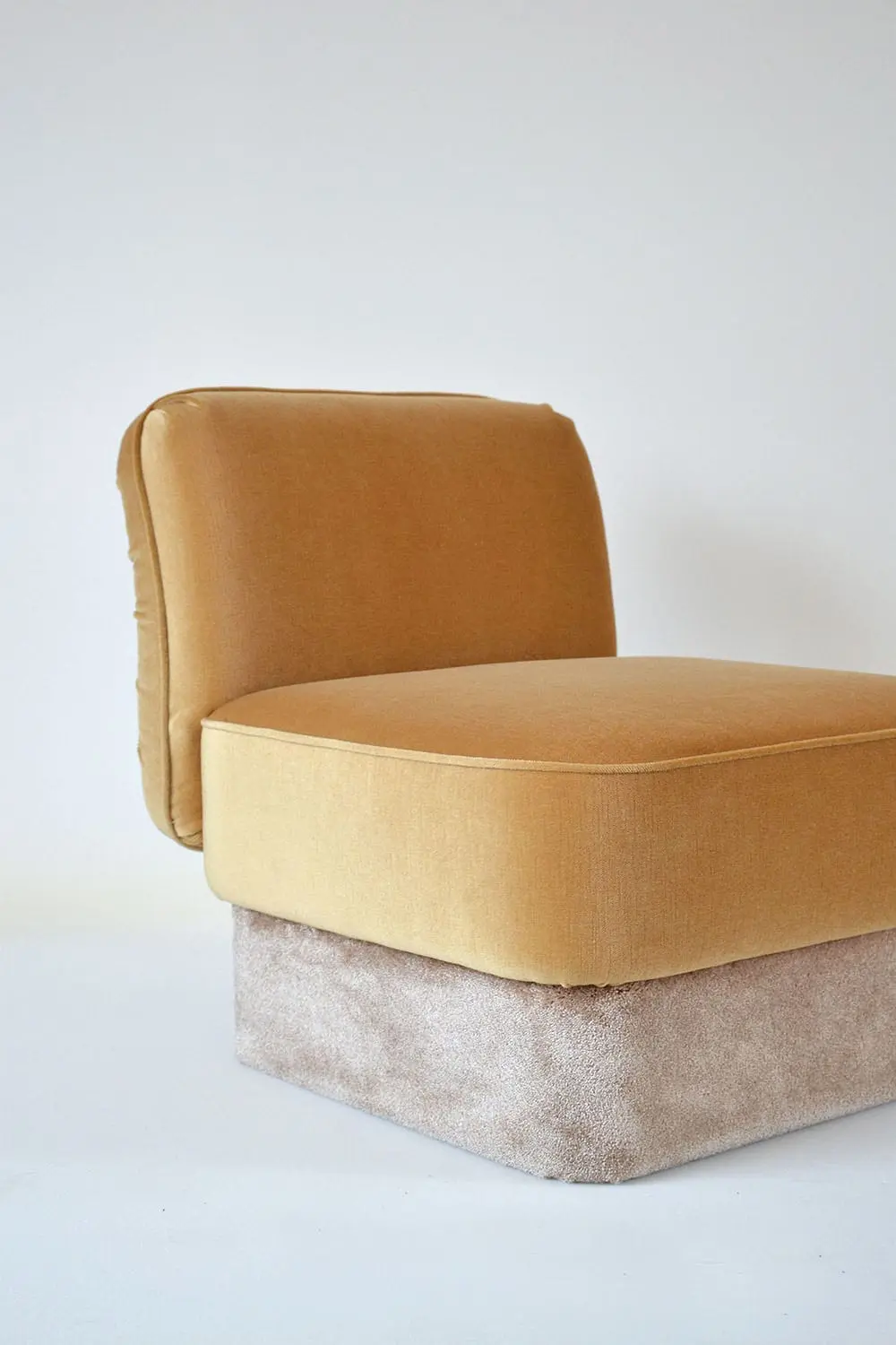 TheInvisibleCollection_CristinaCelestino_Armchair_Powder_2