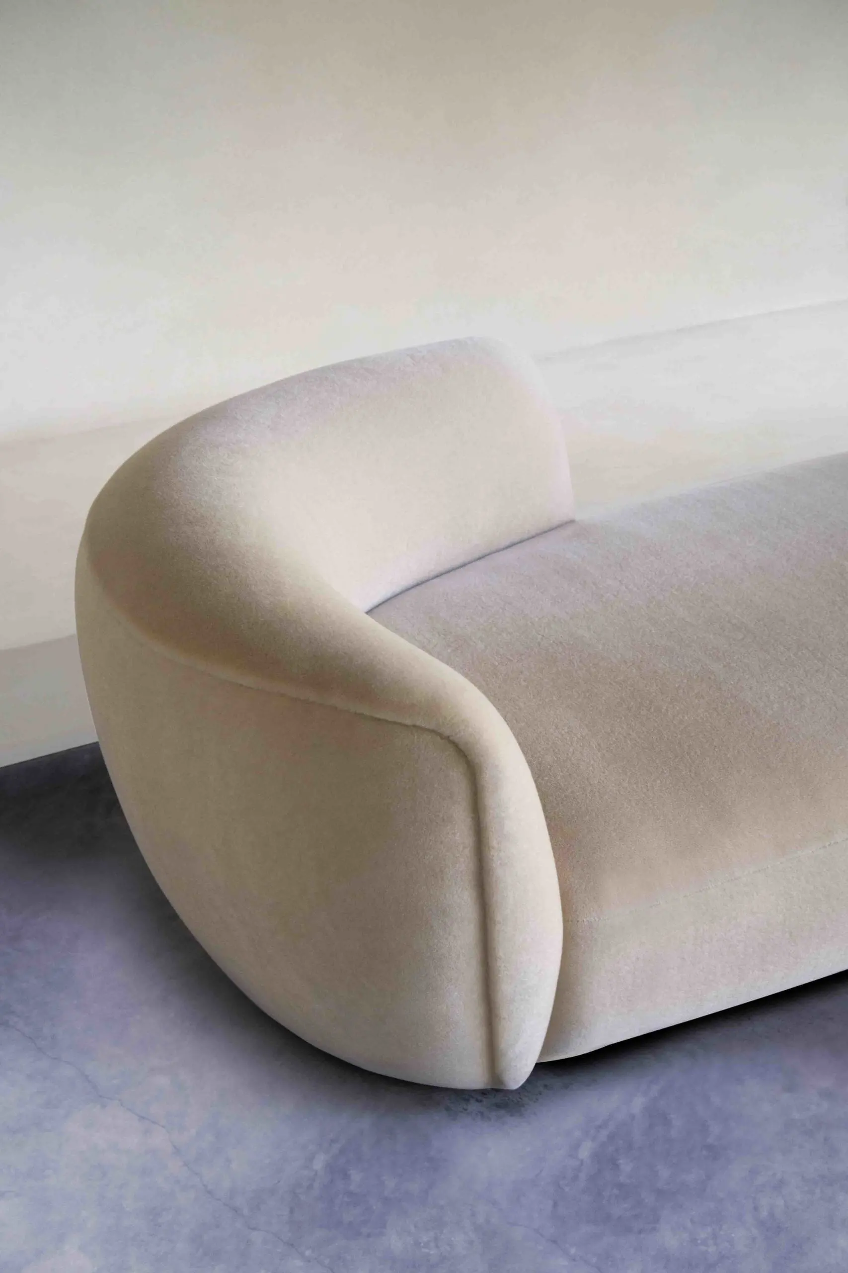 TheInvisibleCollection_PierreAugustinRose_ConfidentSofa1