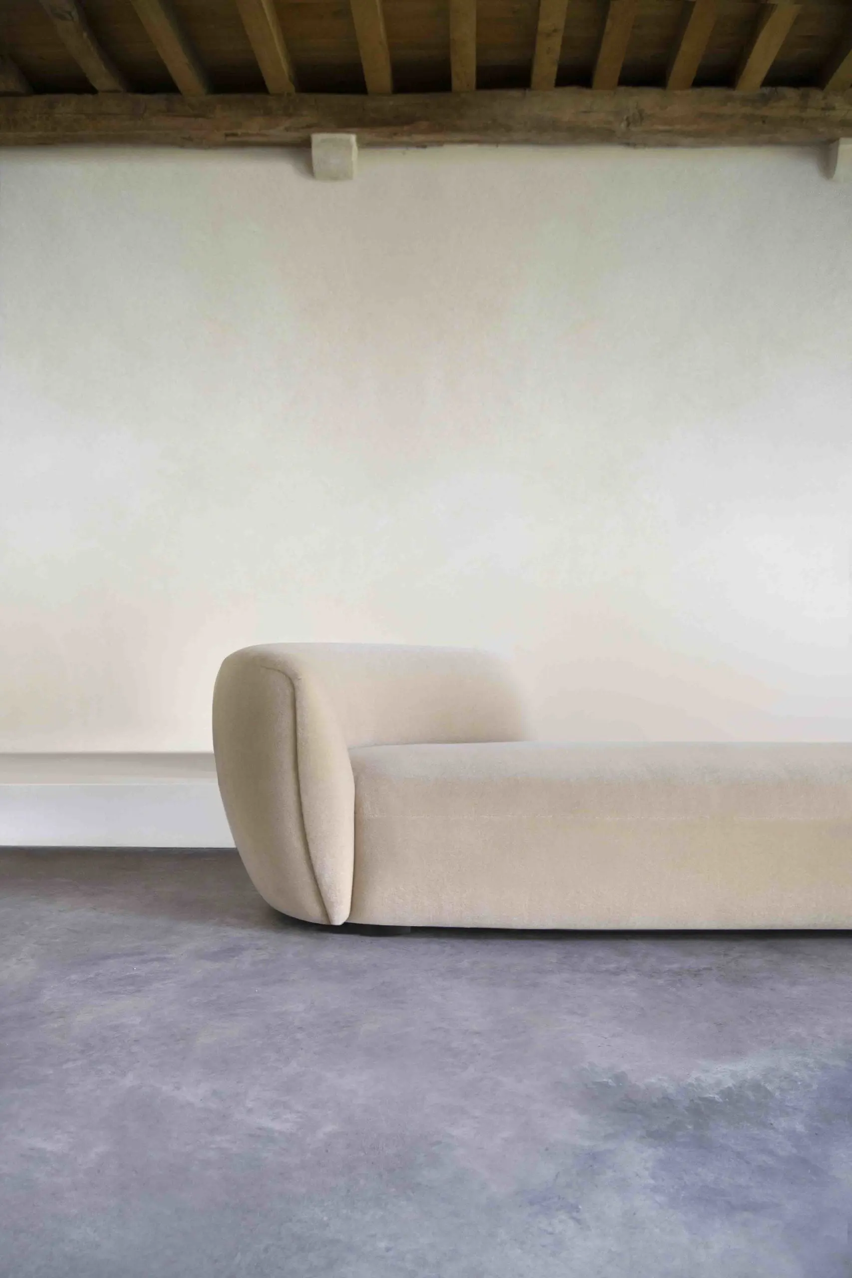 TheInvisibleCollection_PierreAugustinRose_ConfidentSofa2