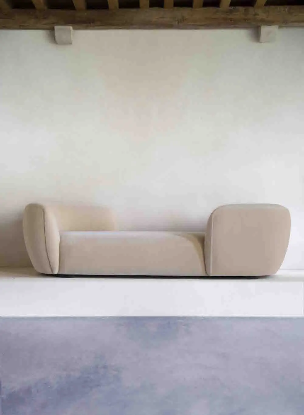 TheInvisibleCollection_PierreAugustinRose_ConfidentSofa3