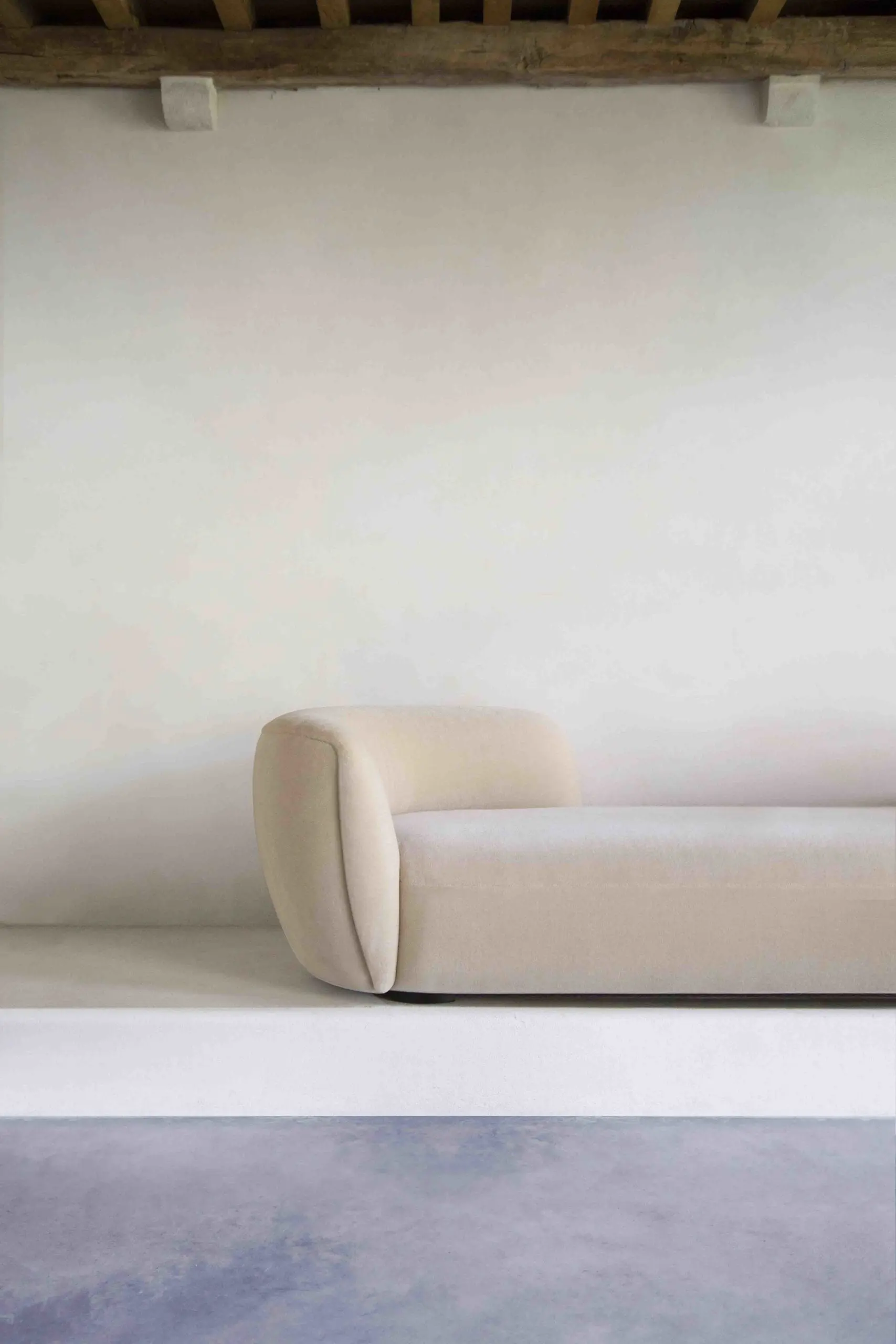 TheInvisibleCollection_PierreAugustinRose_ConfidentSofa4