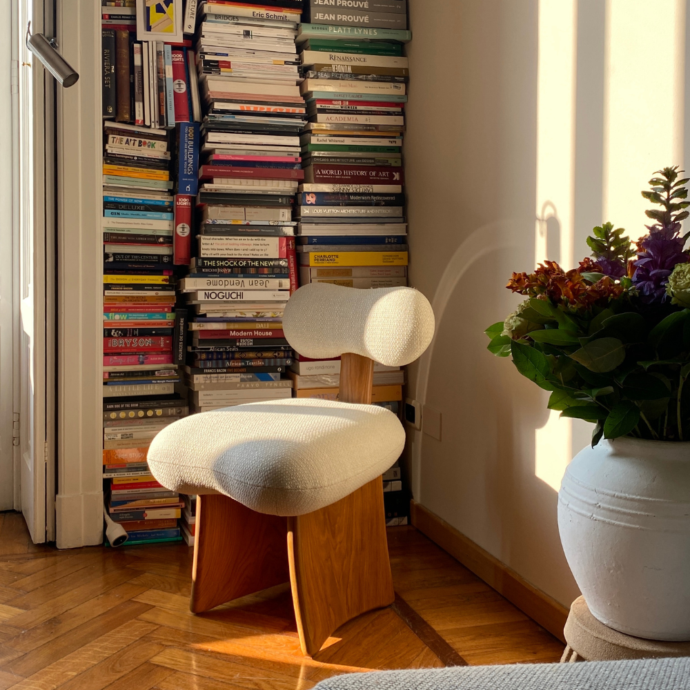 InvisibleCollection_Hamrei_Peanut_Chair