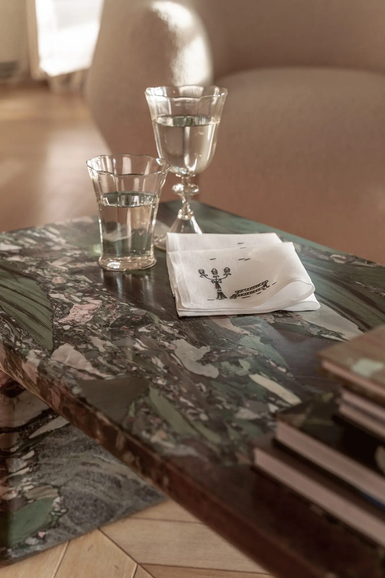 Clubroom_TheInvisibleCollection_VisaVis_Set_of_2_napkins_Paris_Paris_1