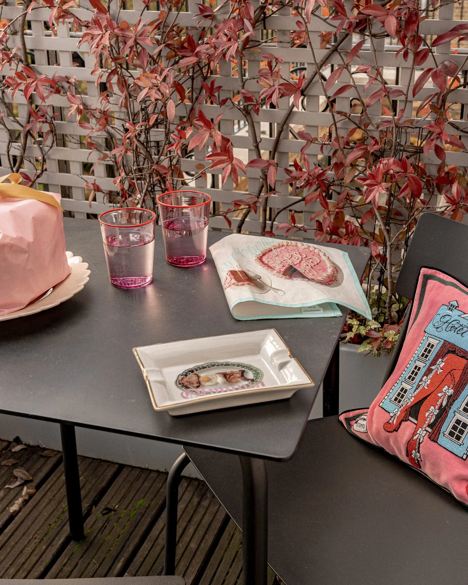 Clubroom_TheInvisibleCollection_Giberto_SpringSetof6RoseGlasses_7