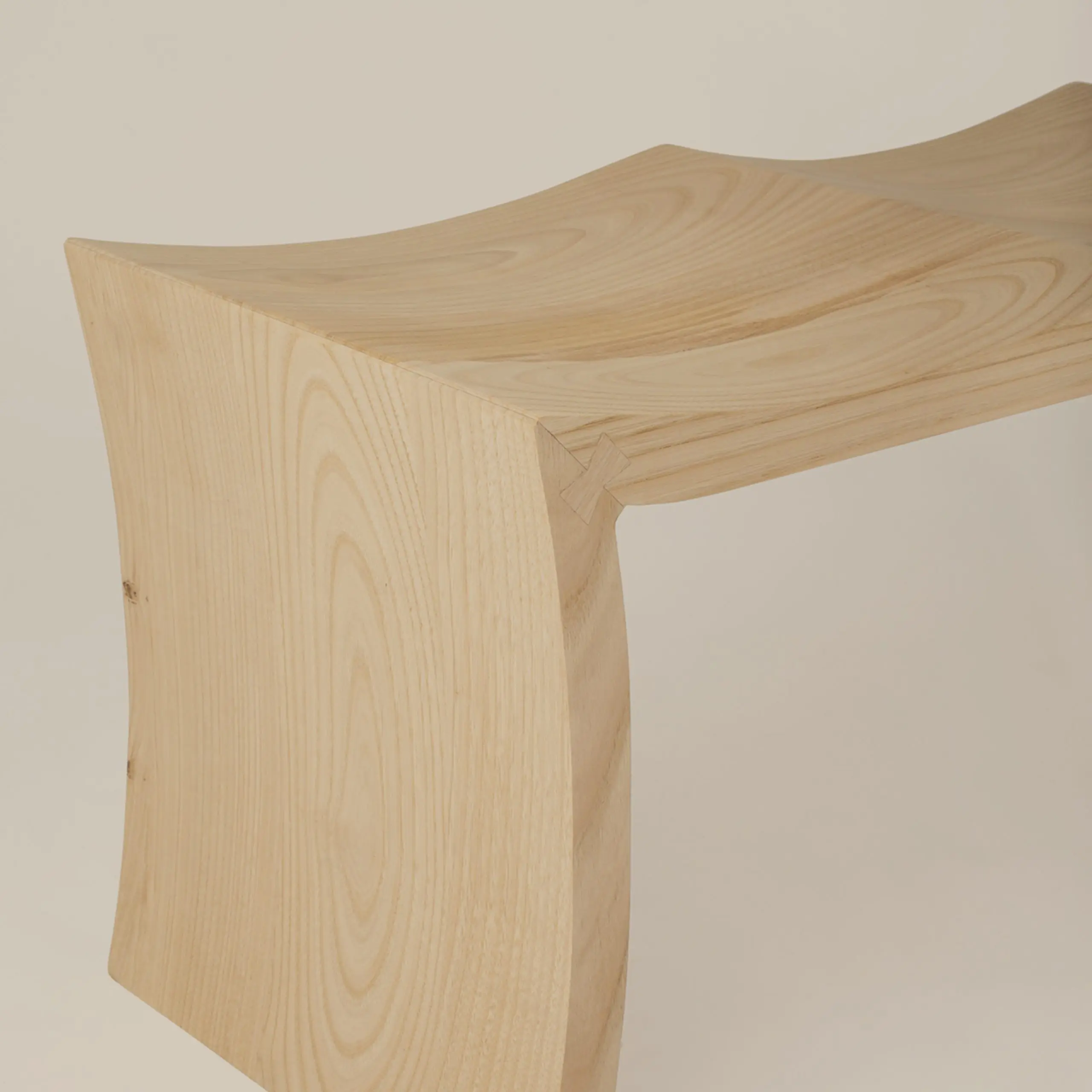 InvisibleCollection_GarceDimofski_OsciBenchNatural_Hover