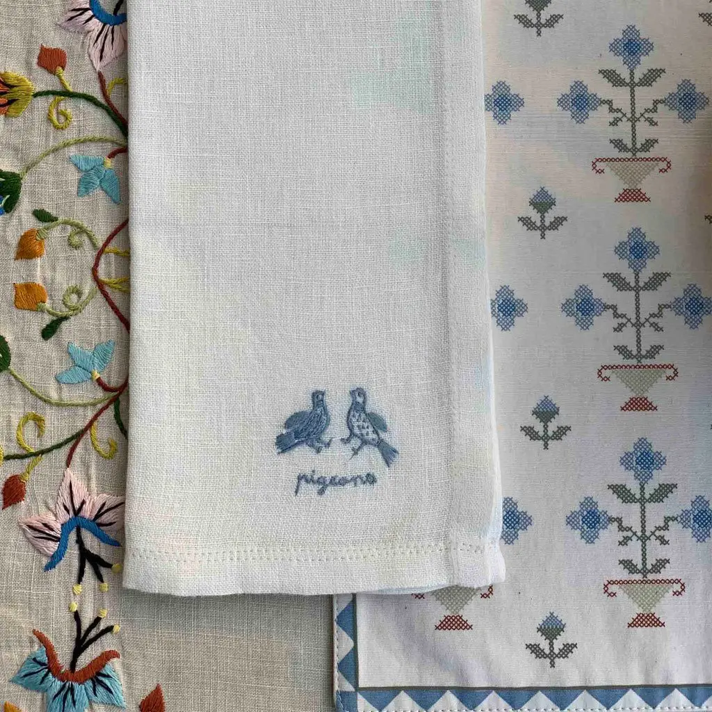 TheInvisibleCollection_Clubroom_BirdSetof3NapkinSkyBlue_2