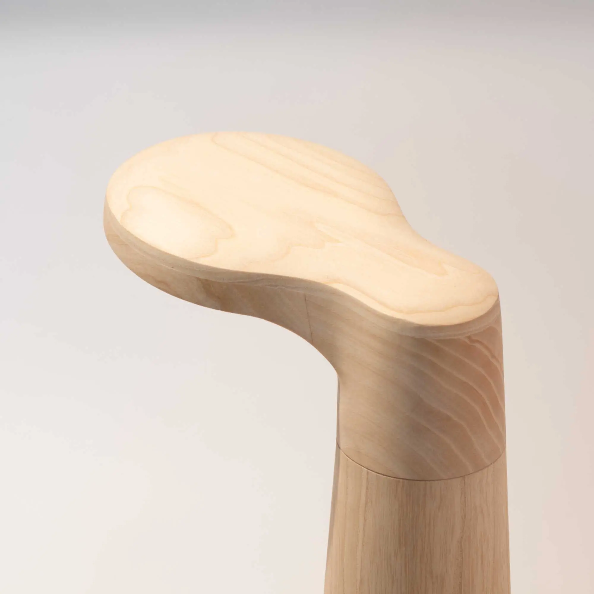 TheInvisibleCollection_Clubroom_Isato_Prugger_Studio_Lamp_White_Ash_2