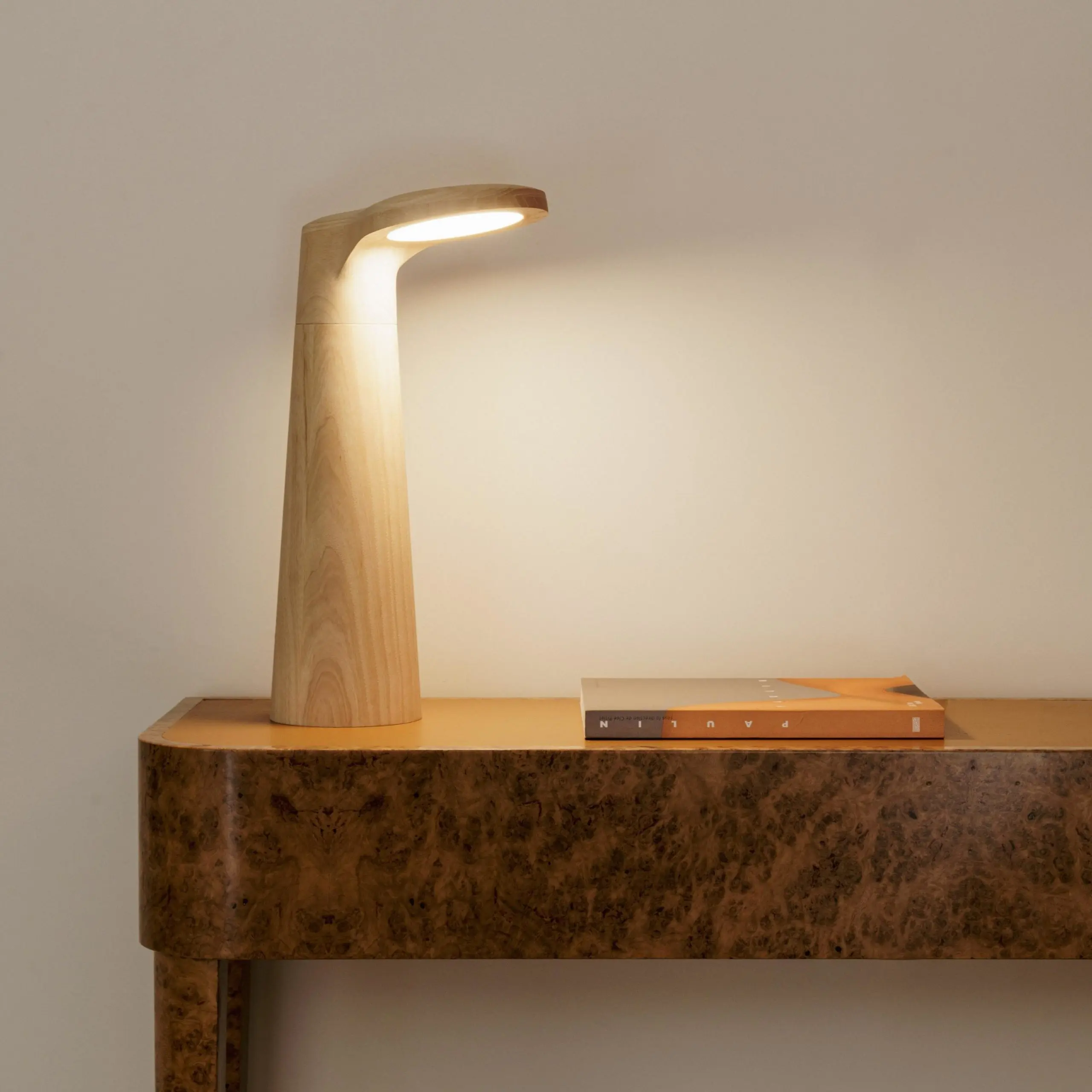 TheInvisibleCollection_Clubroom_Isato_Prugger_Studio_Lamp_White_Ash_4