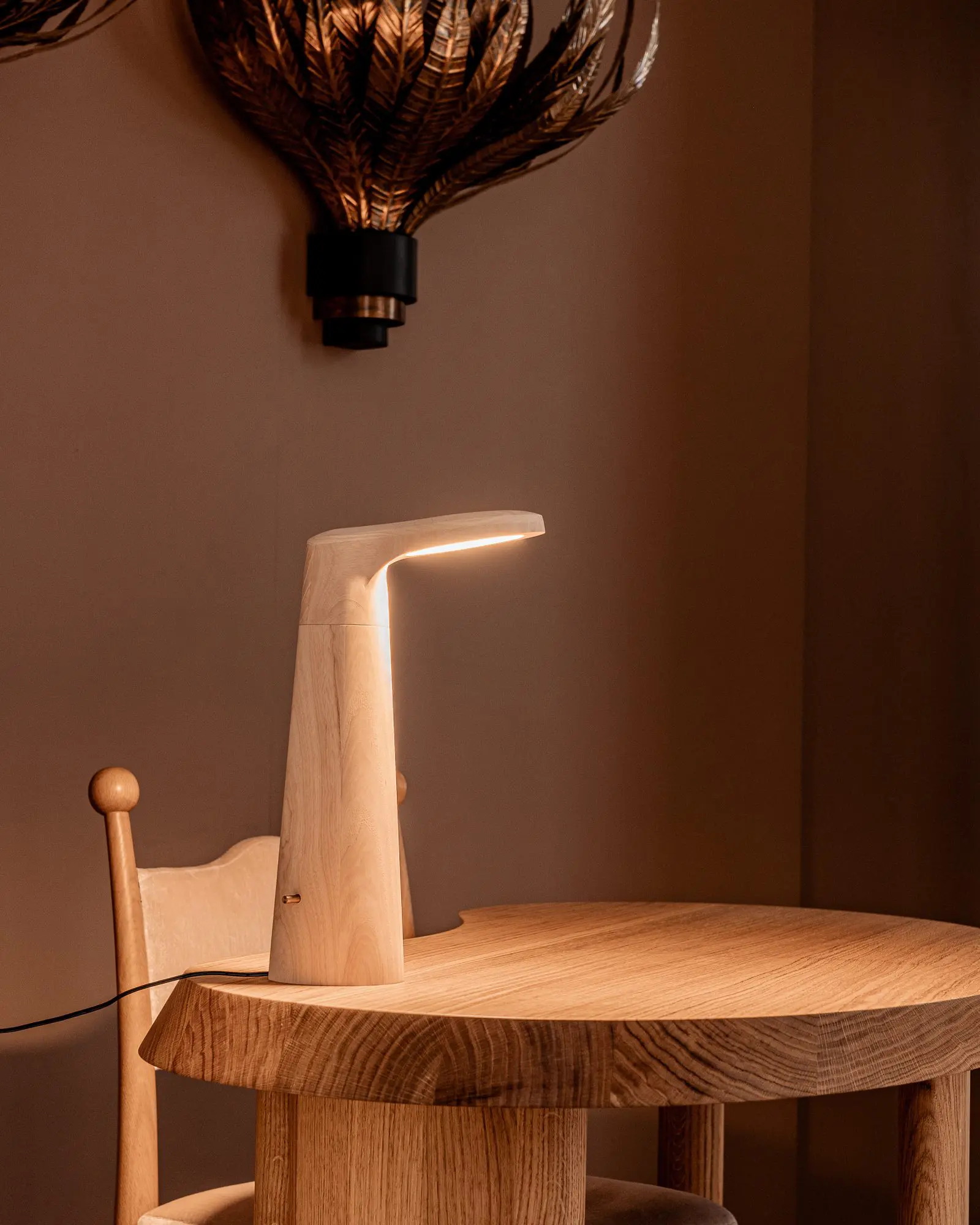 TheInvisibleCollection_Clubroom_Isato_Prugger_Studio_Lamp_White_Ash_5