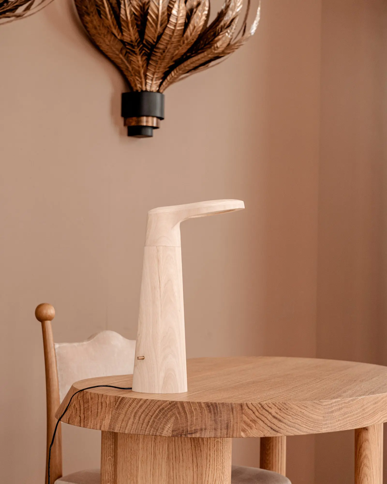TheInvisibleCollection_Clubroom_Isato_Prugger_Studio_Lamp_White_Ash_6