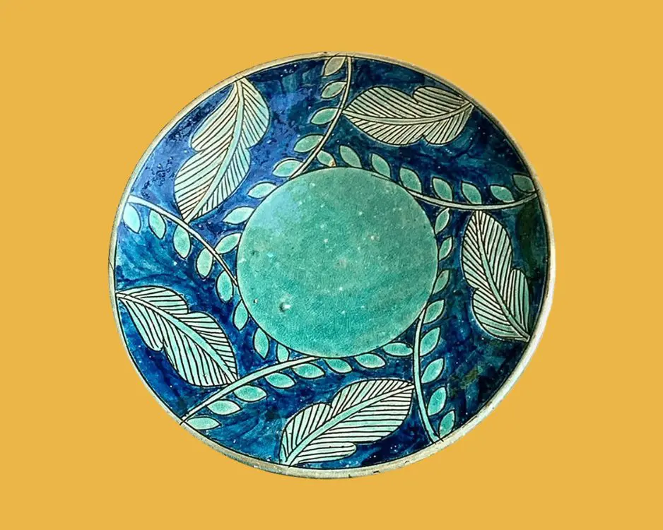 TheInvisibleCollection_Clubroom_Malaika_TurquoiseLeafPlate_Main