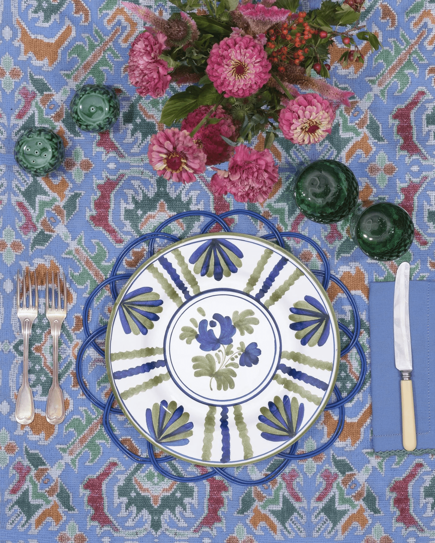 TheInvisibleCollection_Clubroom_BlossomDinnerBluePlate_5