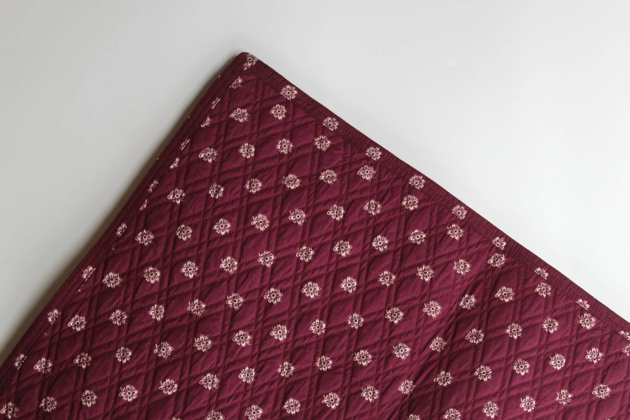 TheInvisibleCollection_Clubroom_Chateaudemamere_SerpentinePlacemats_3
