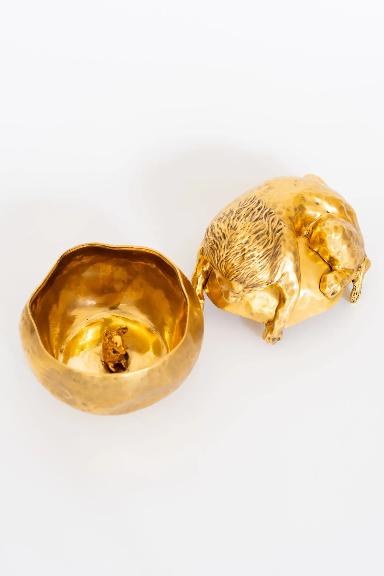 TheInvisibleCollection_Clubroom_Goossens_LionBox_2