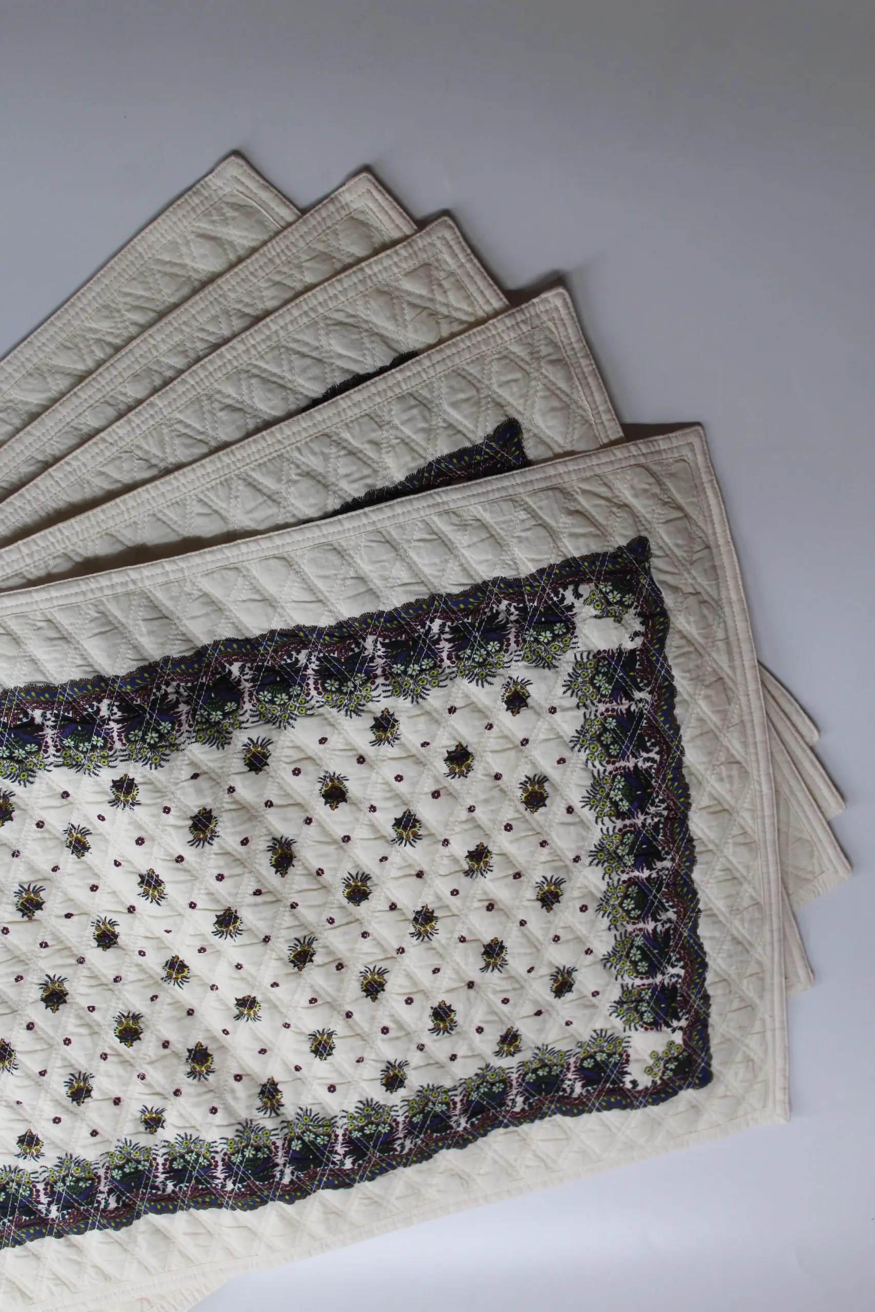 TheInvisibleCollection_ChateaudeMamère_WhitebouquetPlacemats_3