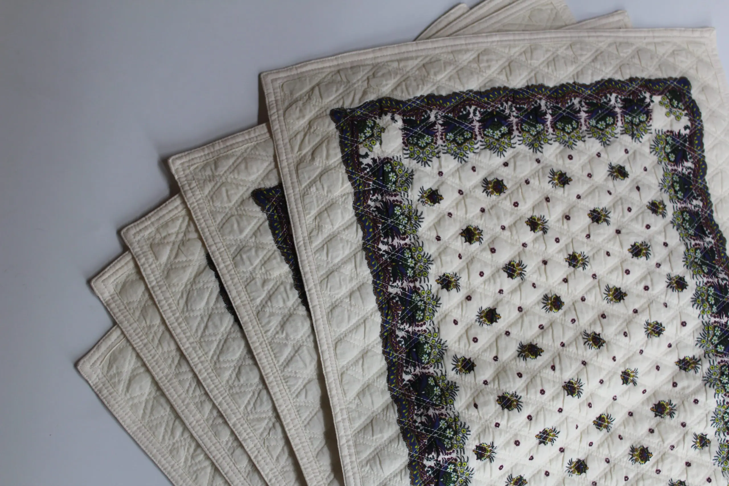 TheInvisibleCollection_ChateaudeMamère_WhitebouquetPlacemats_4