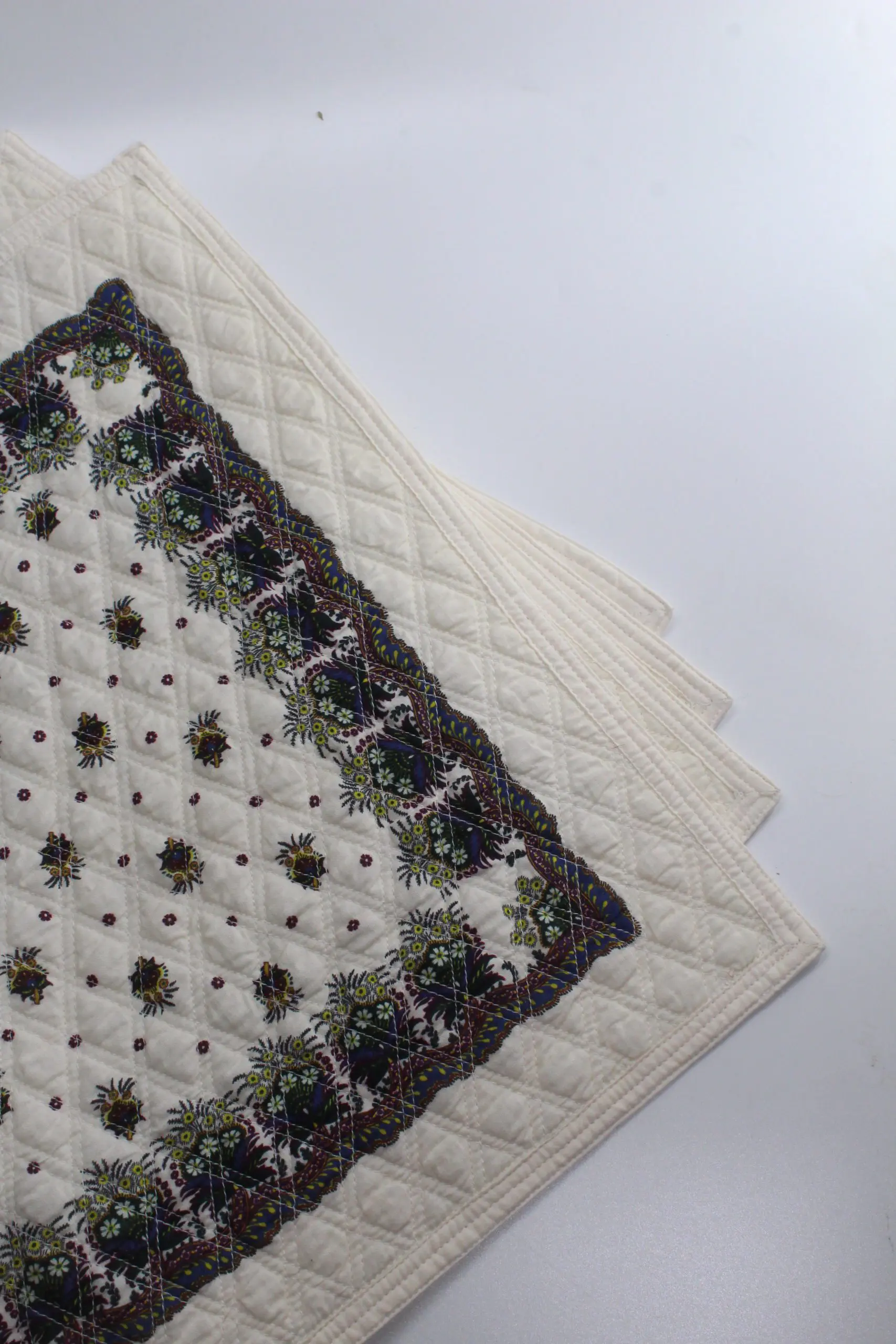 TheInvisibleCollection_ChateaudeMamère_WhitebouquetPlacemats_8