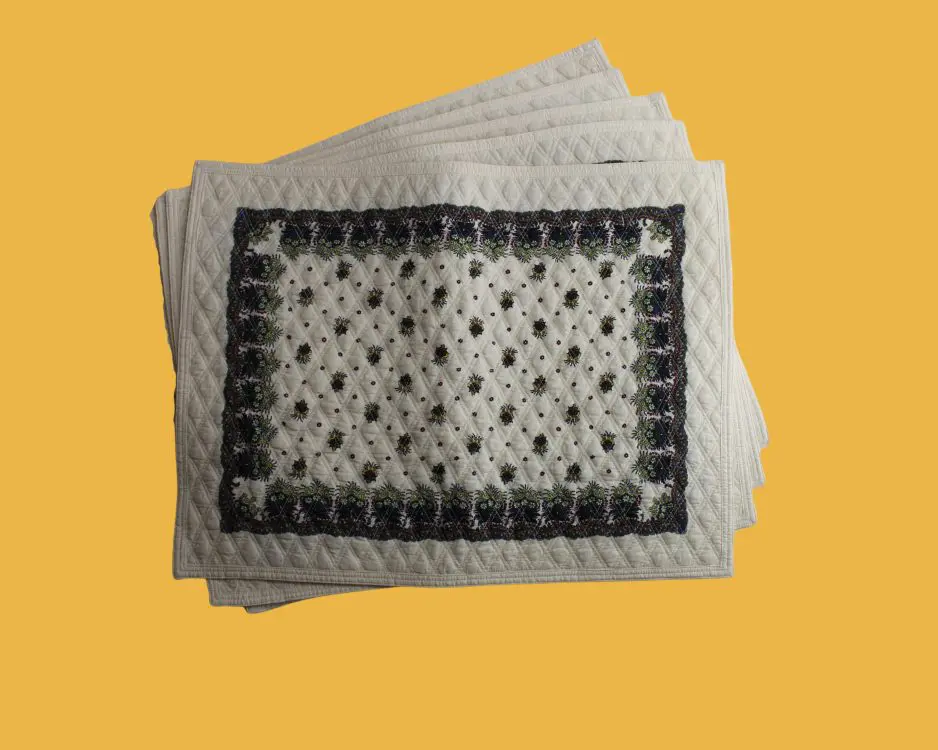 TheInvisibleCollection_ChateaudeMamère_WhitebouquetPlacemats_Main