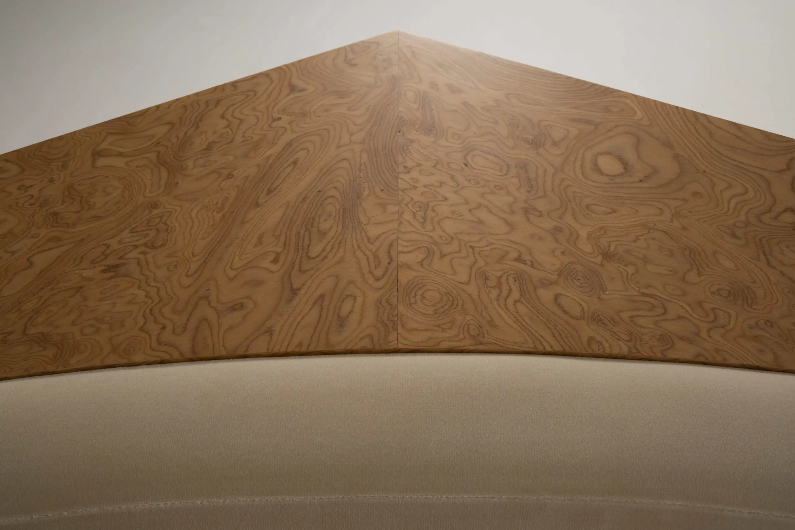 InvisibleCollection_SophieDries_CroissantRoundSofa_10