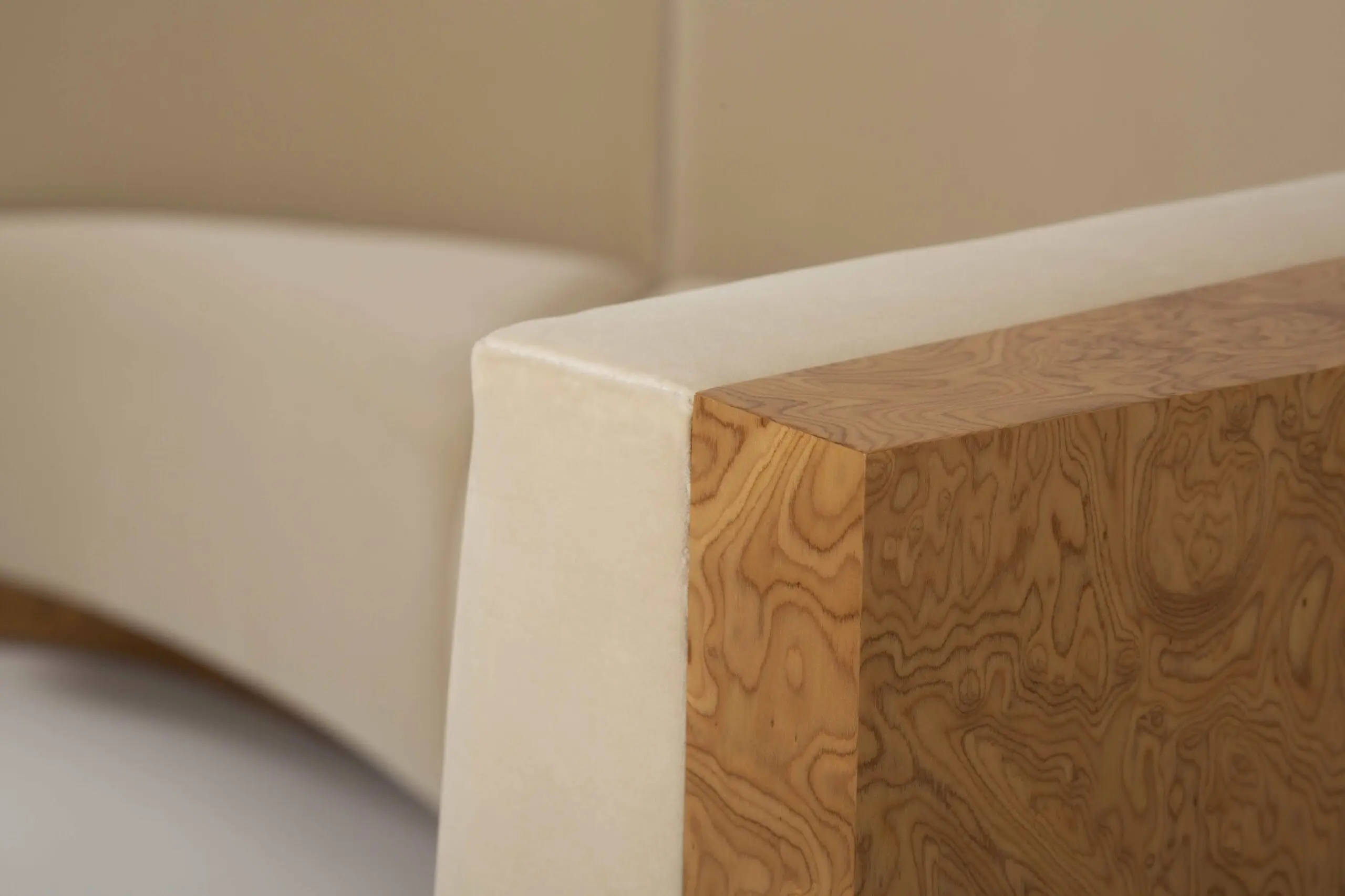 InvisibleCollection_SophieDries_CroissantRoundSofa_3