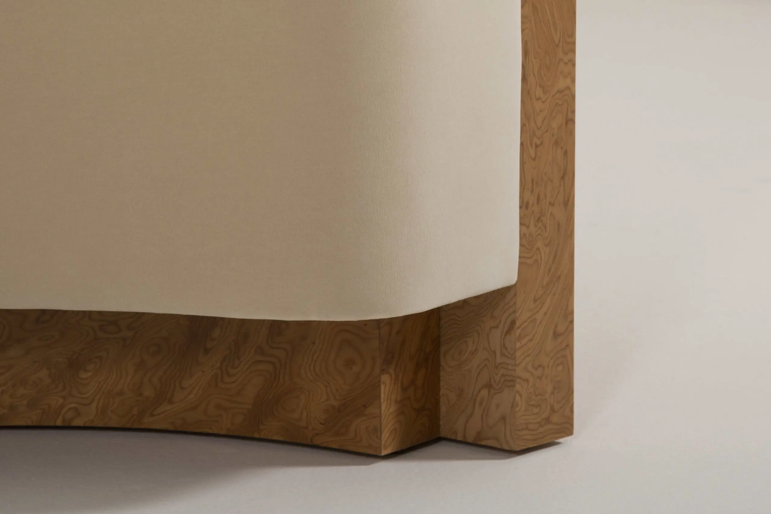 InvisibleCollection_SophieDries_CroissantRoundSofa_5