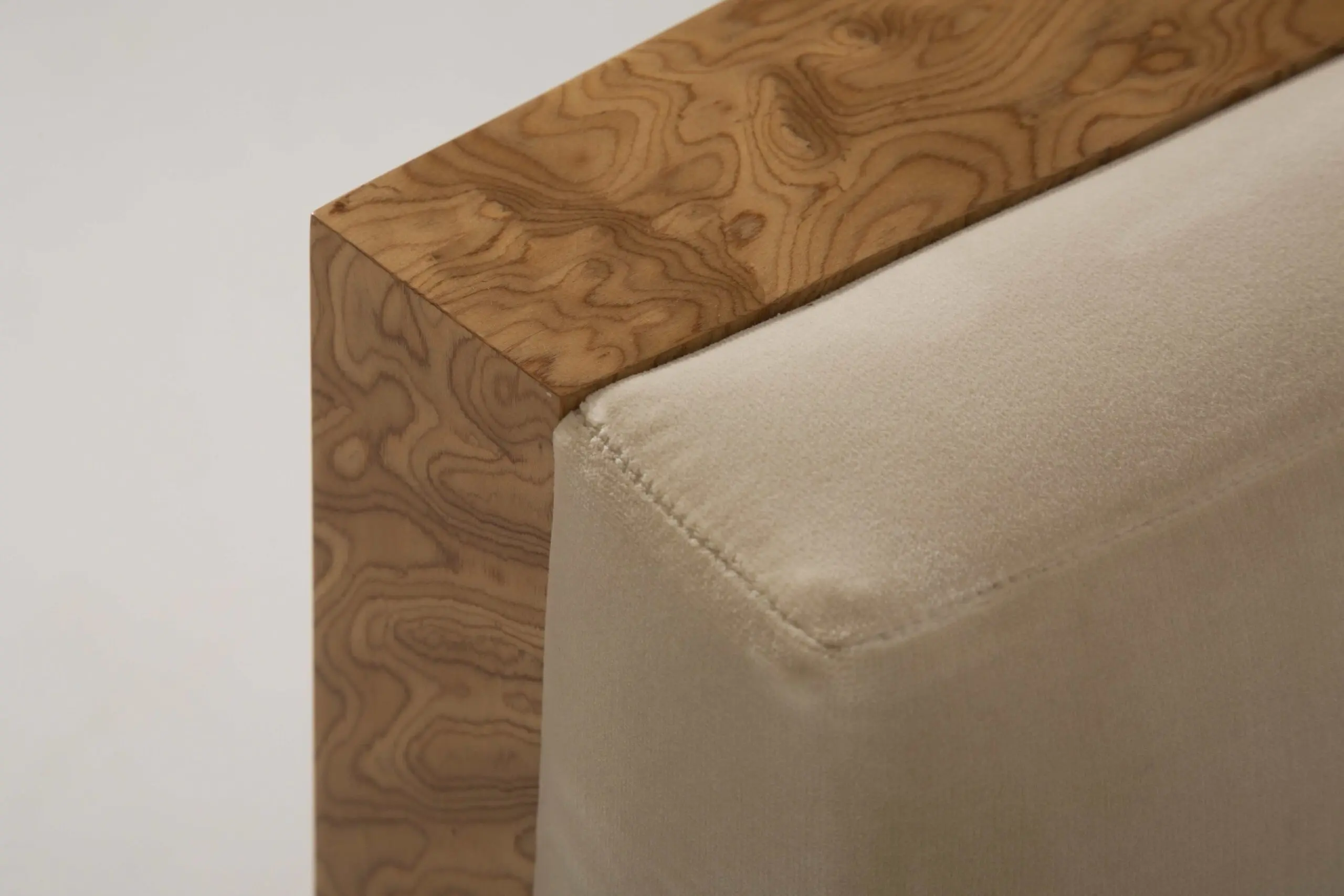 InvisibleCollection_SophieDries_CroissantRoundSofa_9