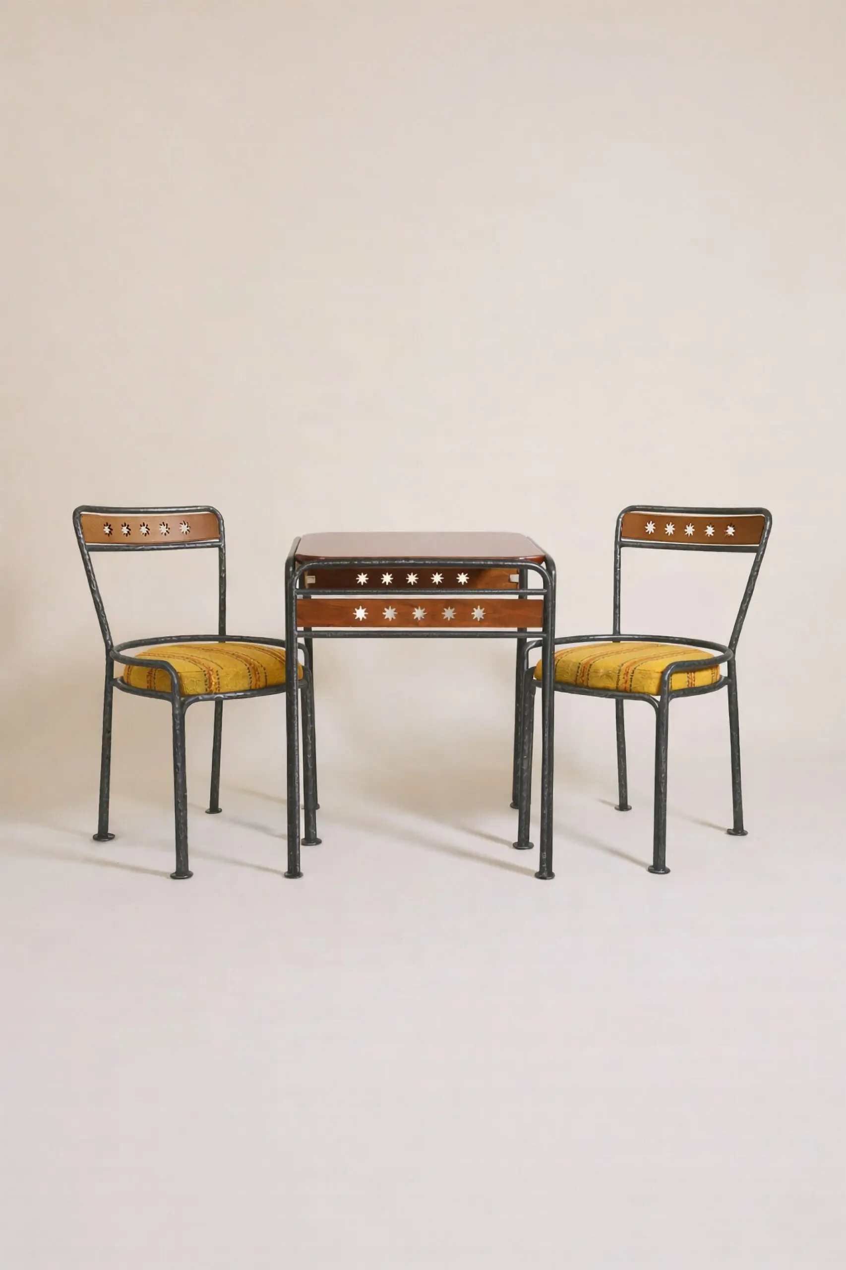 InvisibleCollection_DorothéeDelaye_MeltemTableChairs_WroughtIron
