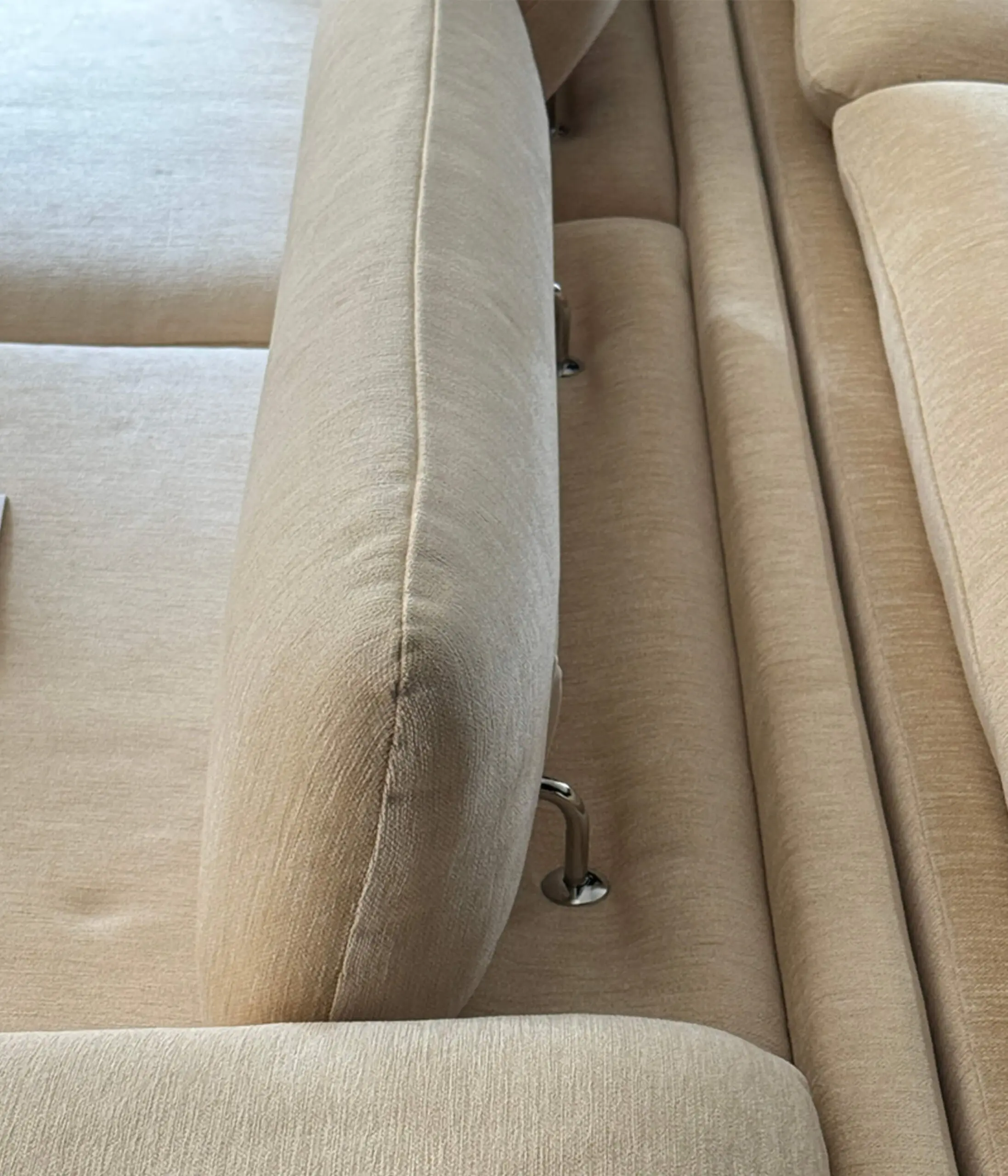 InvisibleCollection_DroulersArchitecture_BougeToSofa_Detail