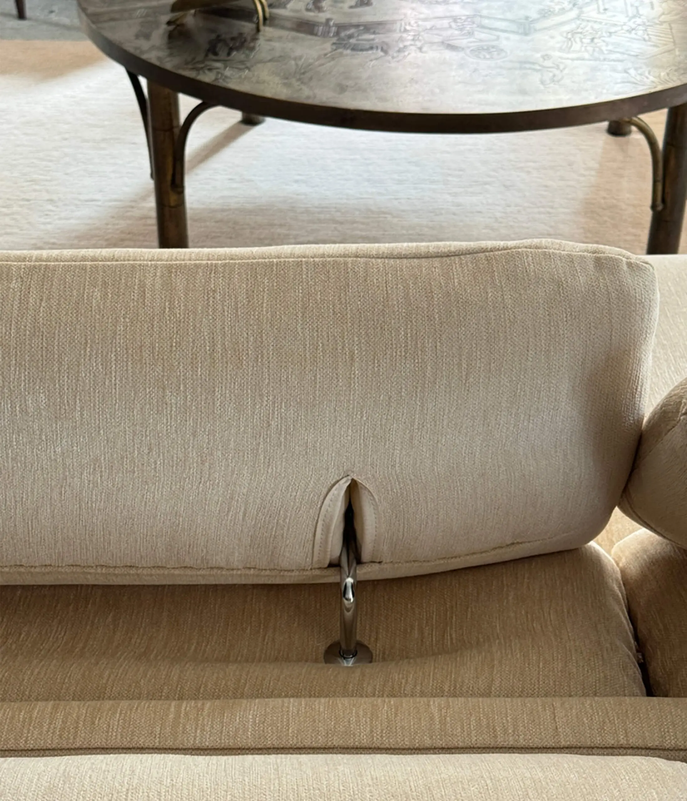 InvisibleCollection_DroulersArchitecture_BougeToSofa_Detail_2