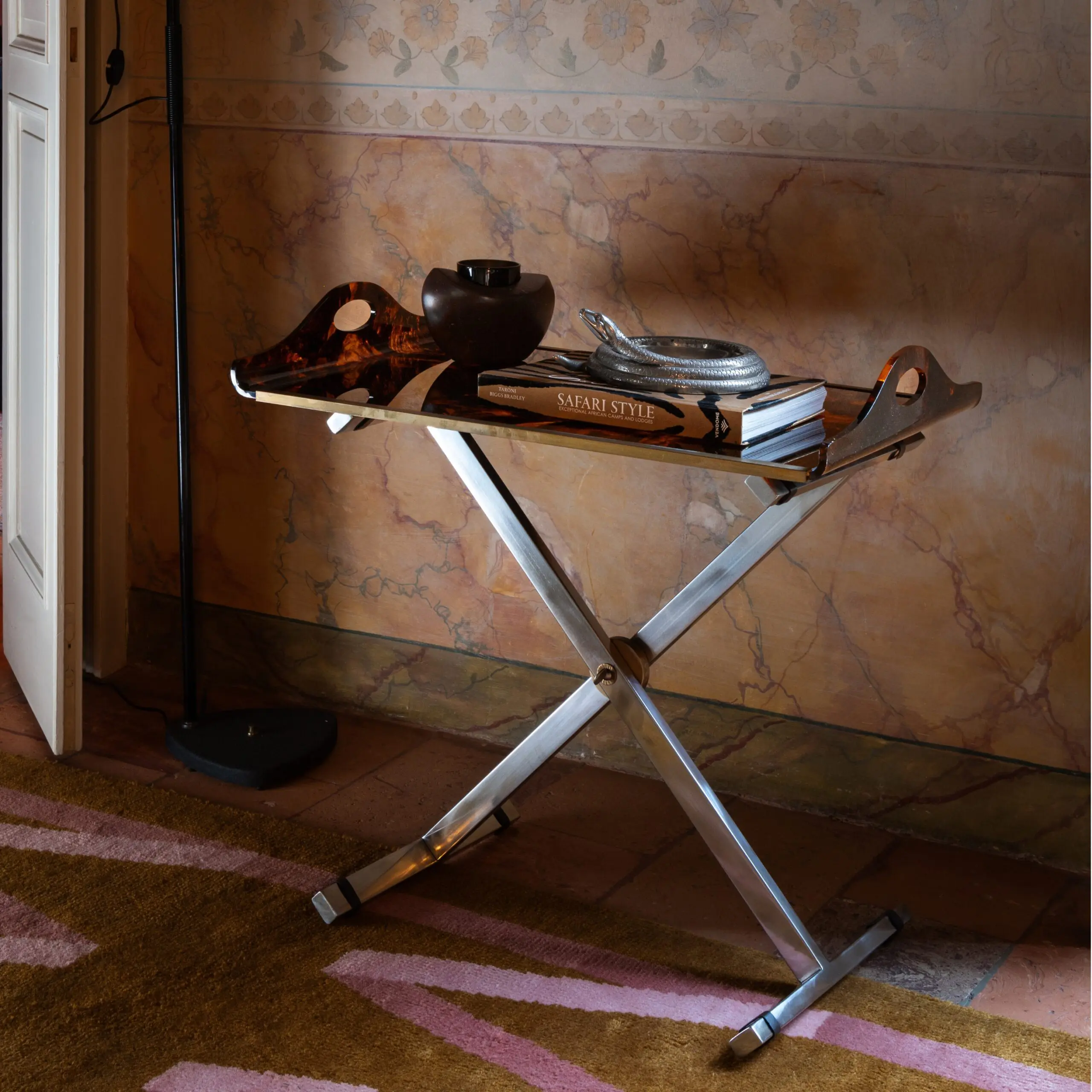 InvisibleCollection_DroulersArchitecutre__FoldyButlerTray_Hover