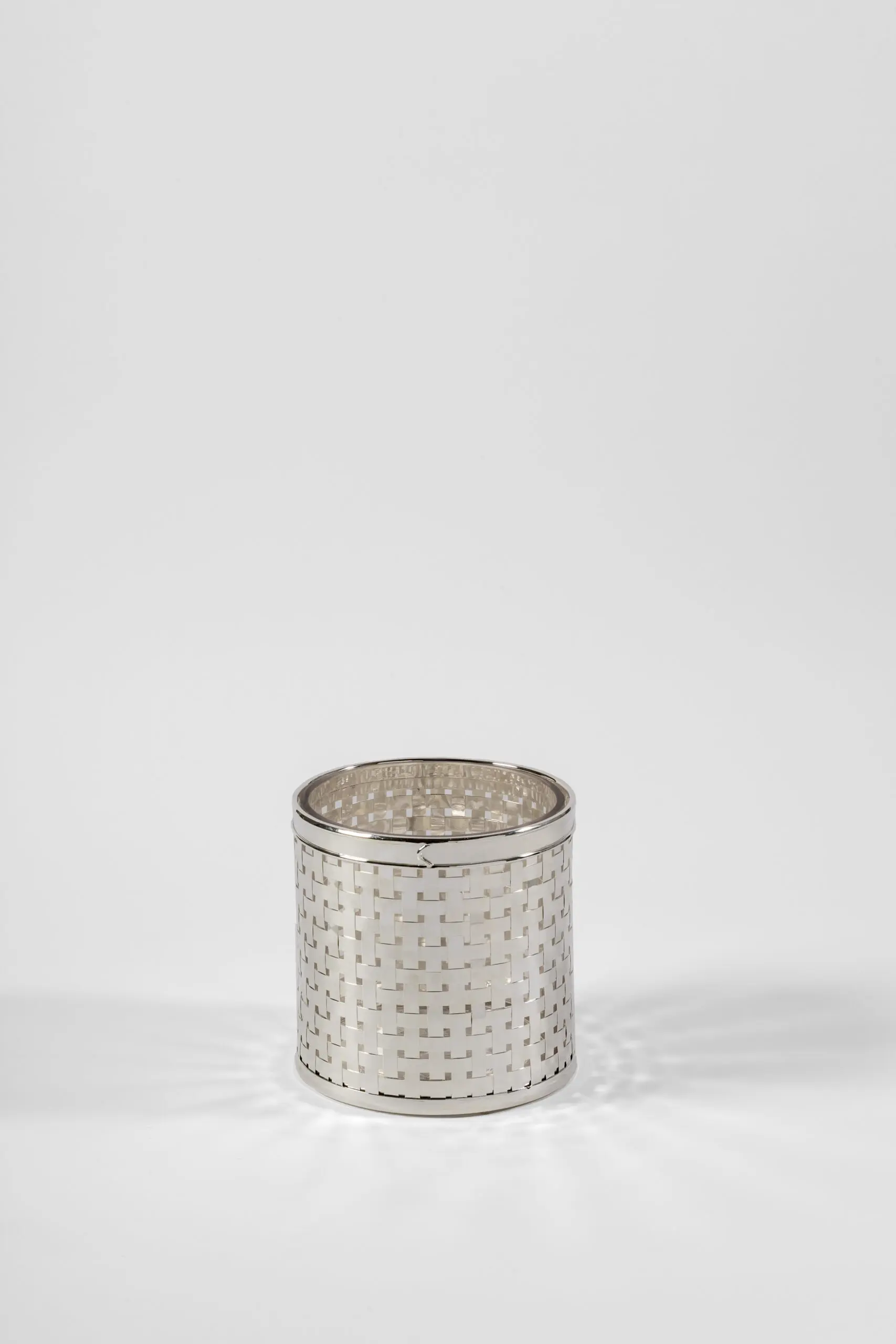 InvisibleCollection_Pinto_MetalTisséRoundVase_9