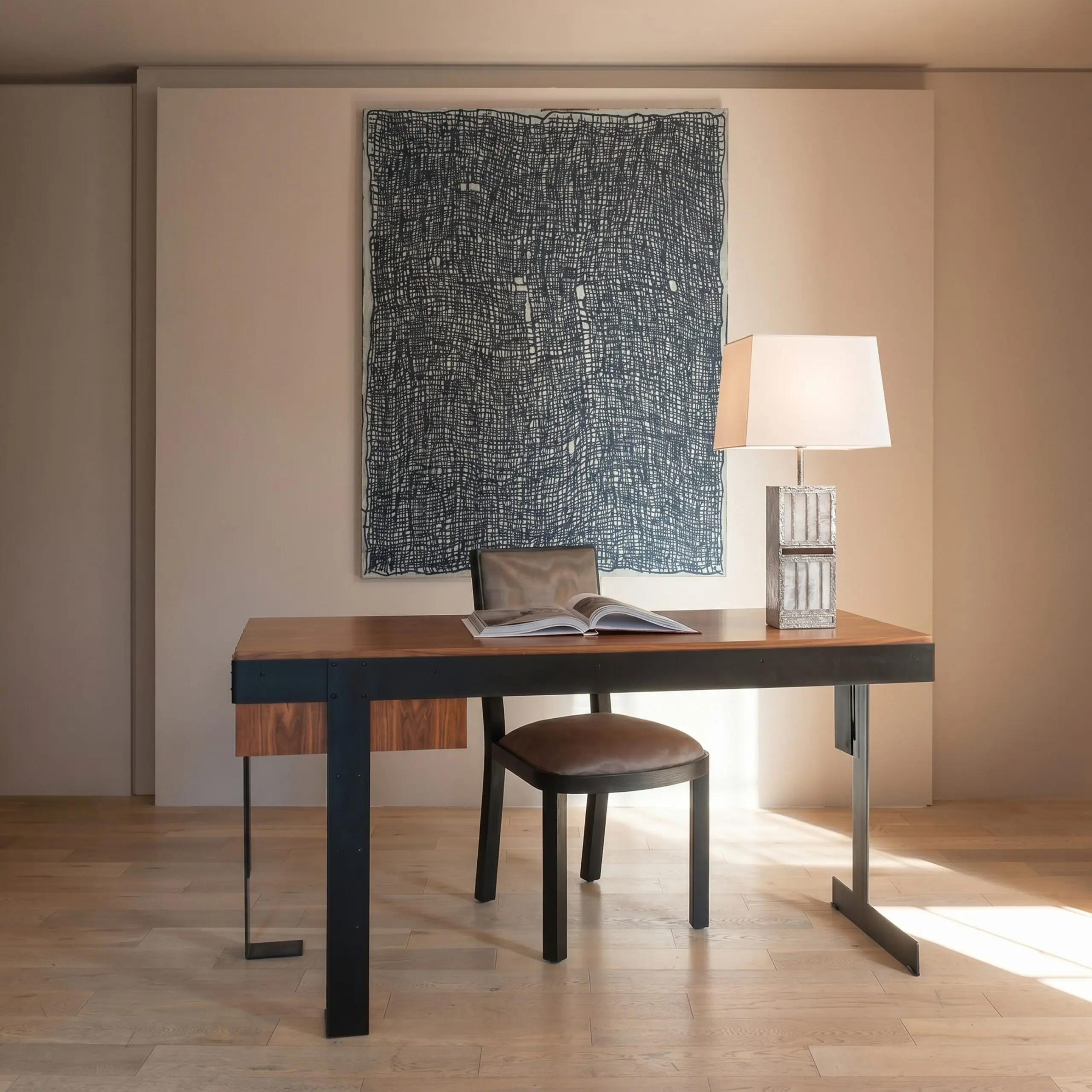 InvisibleCollection_Goossens_Ultralux_lamp_silver_Hover