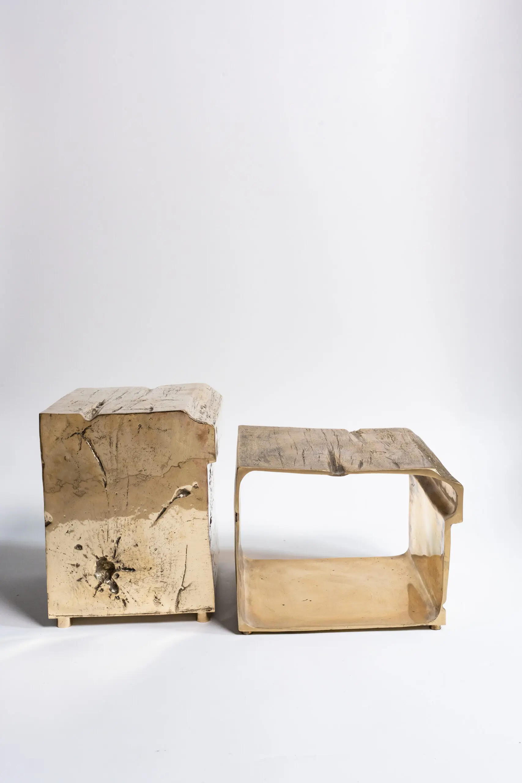 InvisibleCollection_GustavoNeves_Enso stool and Tao I photo 1