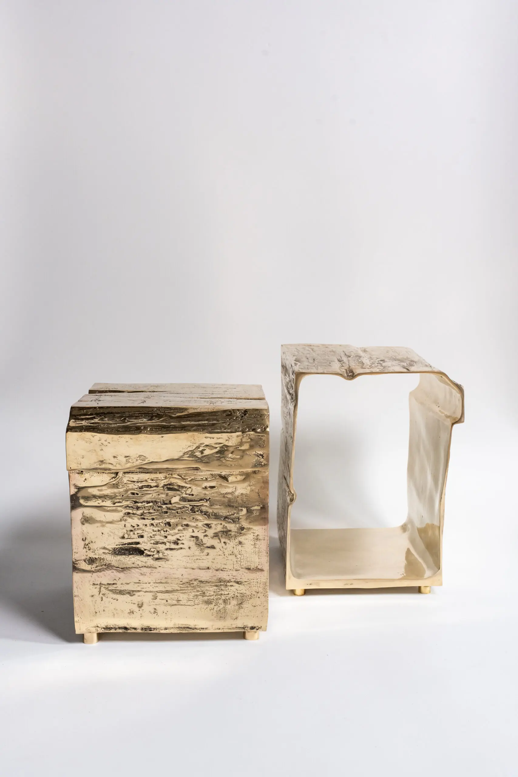 InvisibleCollection_GustavoNeves_Enso stool and Tao II photo 1