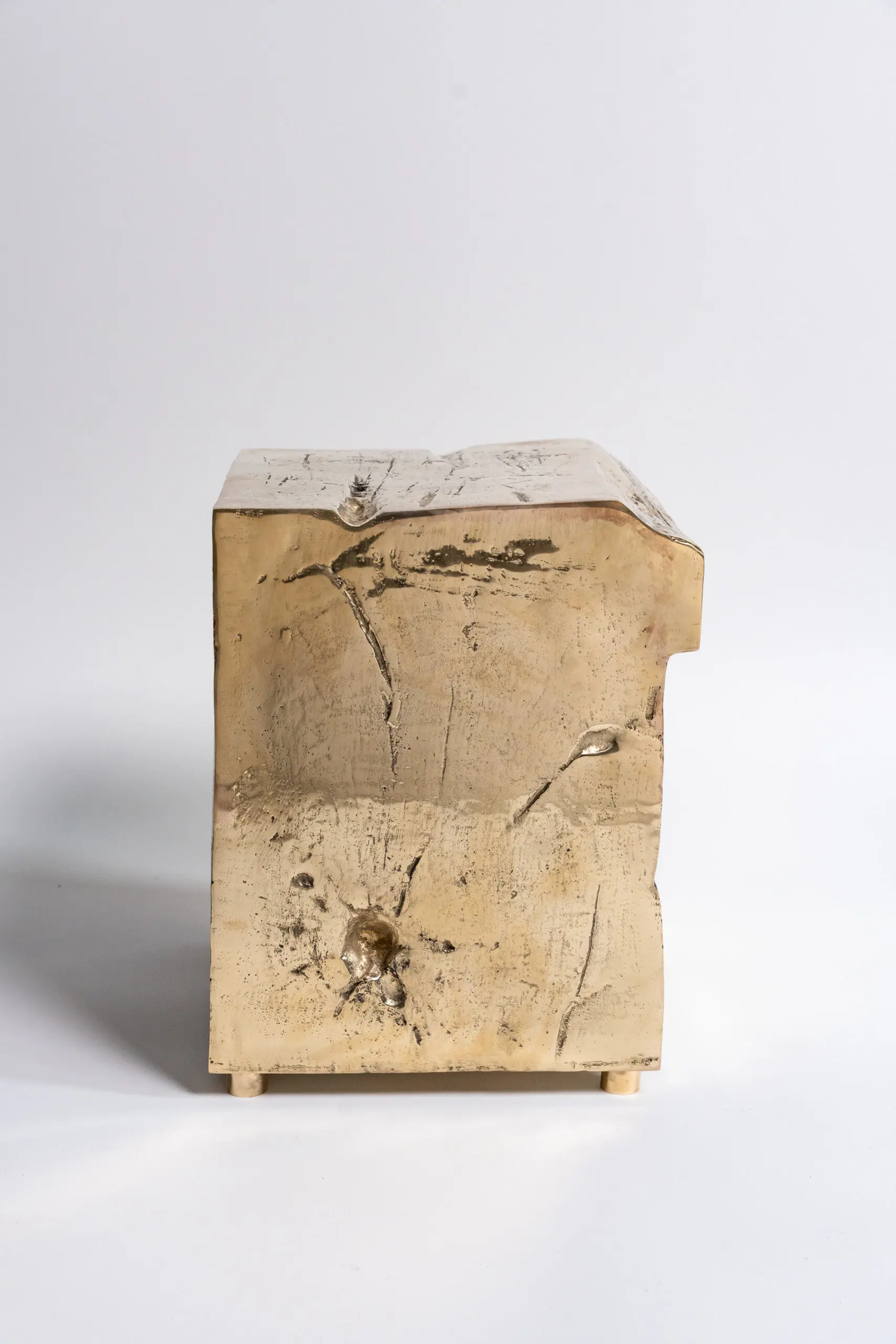 InvisibleCollection_GustavoNeves_Enso stool photo 1