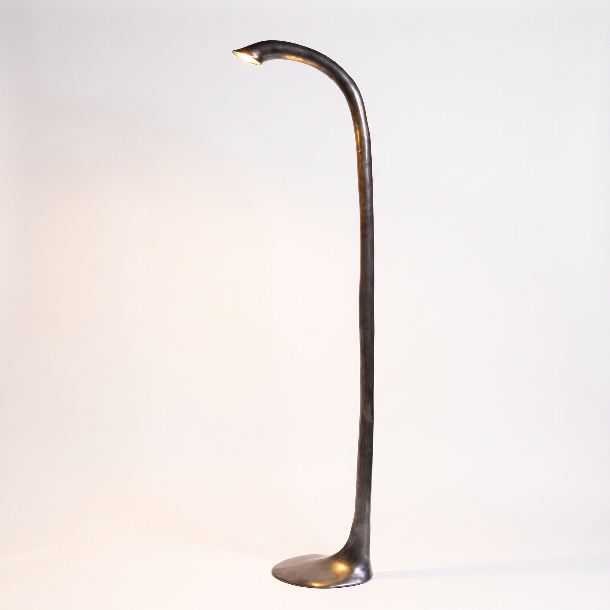 InvisibleCollection_GustavoNeves_EnsoFloorLamp_Hover
