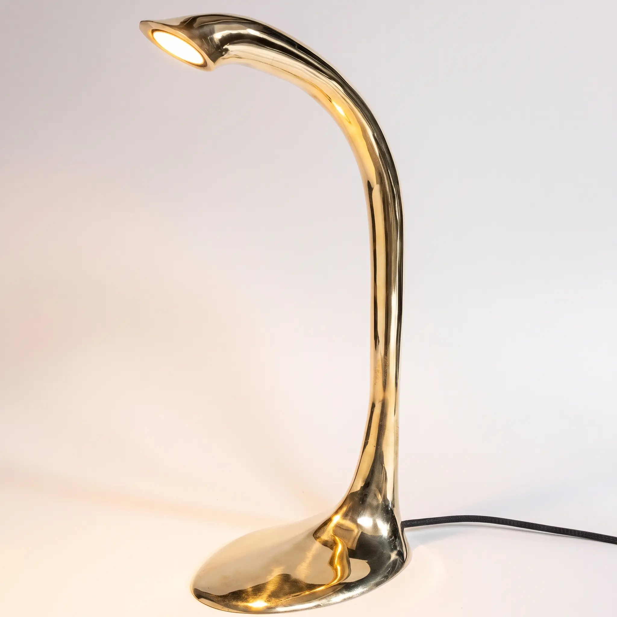 InvisibleCollection_GustavoNeves_EnsoTableLamp_Hover