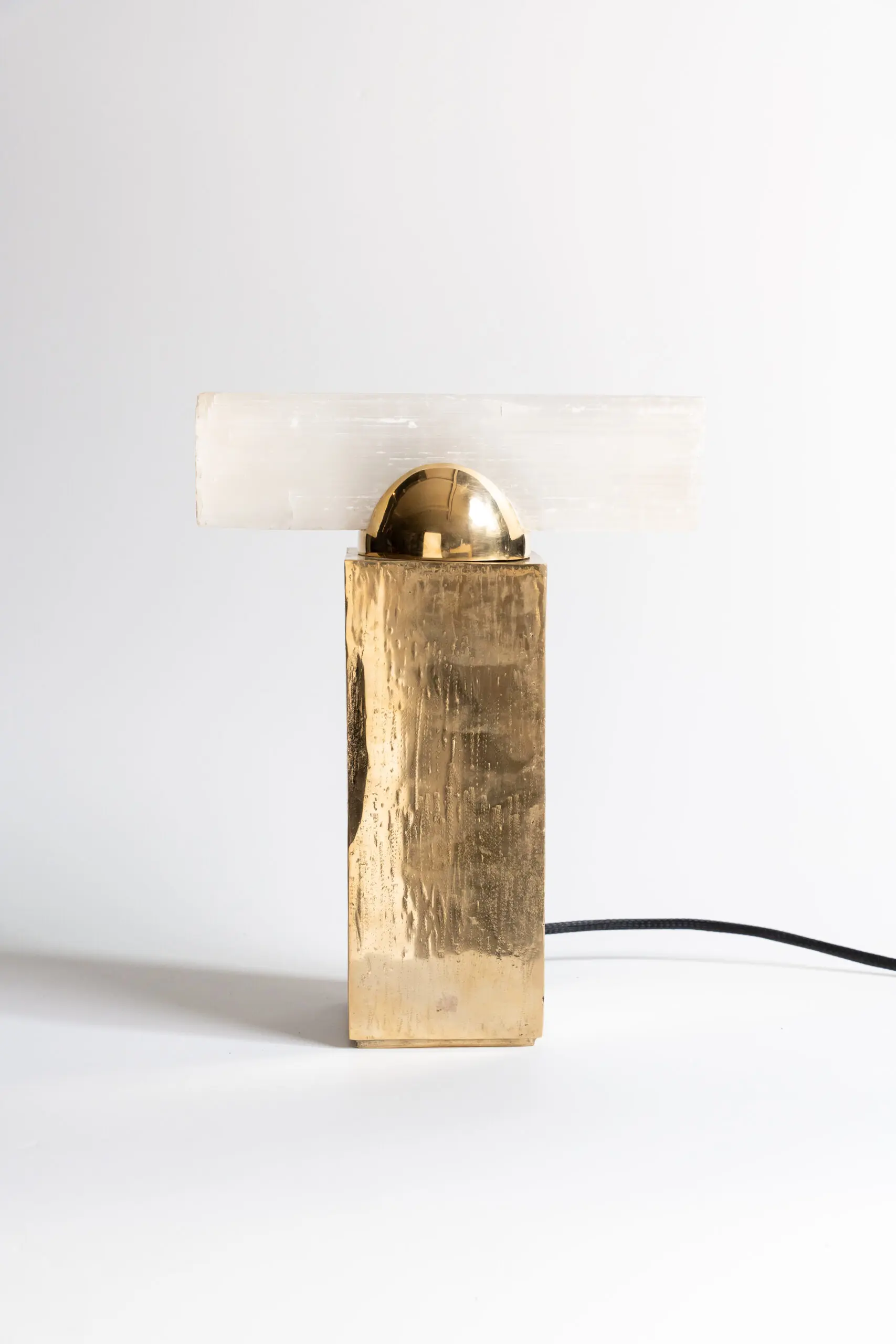 InvisibleCollection_GustavoNeves_Oma table lamp photo 4