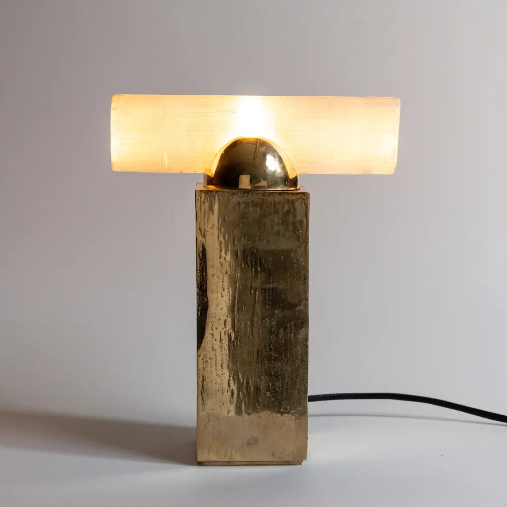 InvisibleCollection_GustavoNeves_OmaTableLamp_Hover