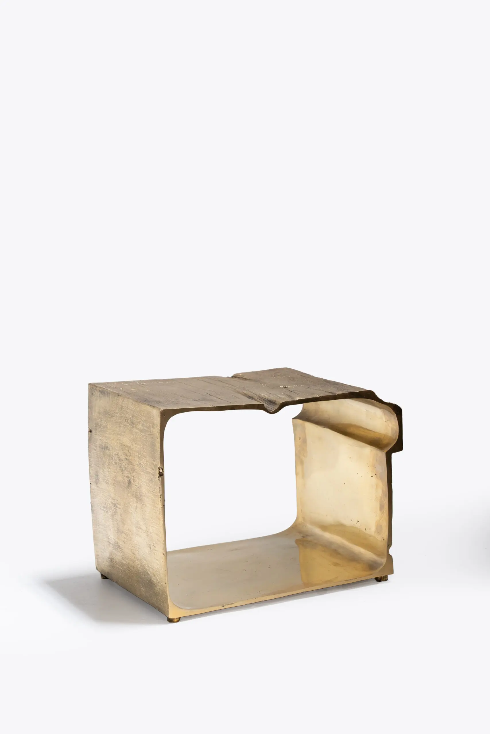 InvisibleCollection_GustavoNeves_Tao I Side table photo 3