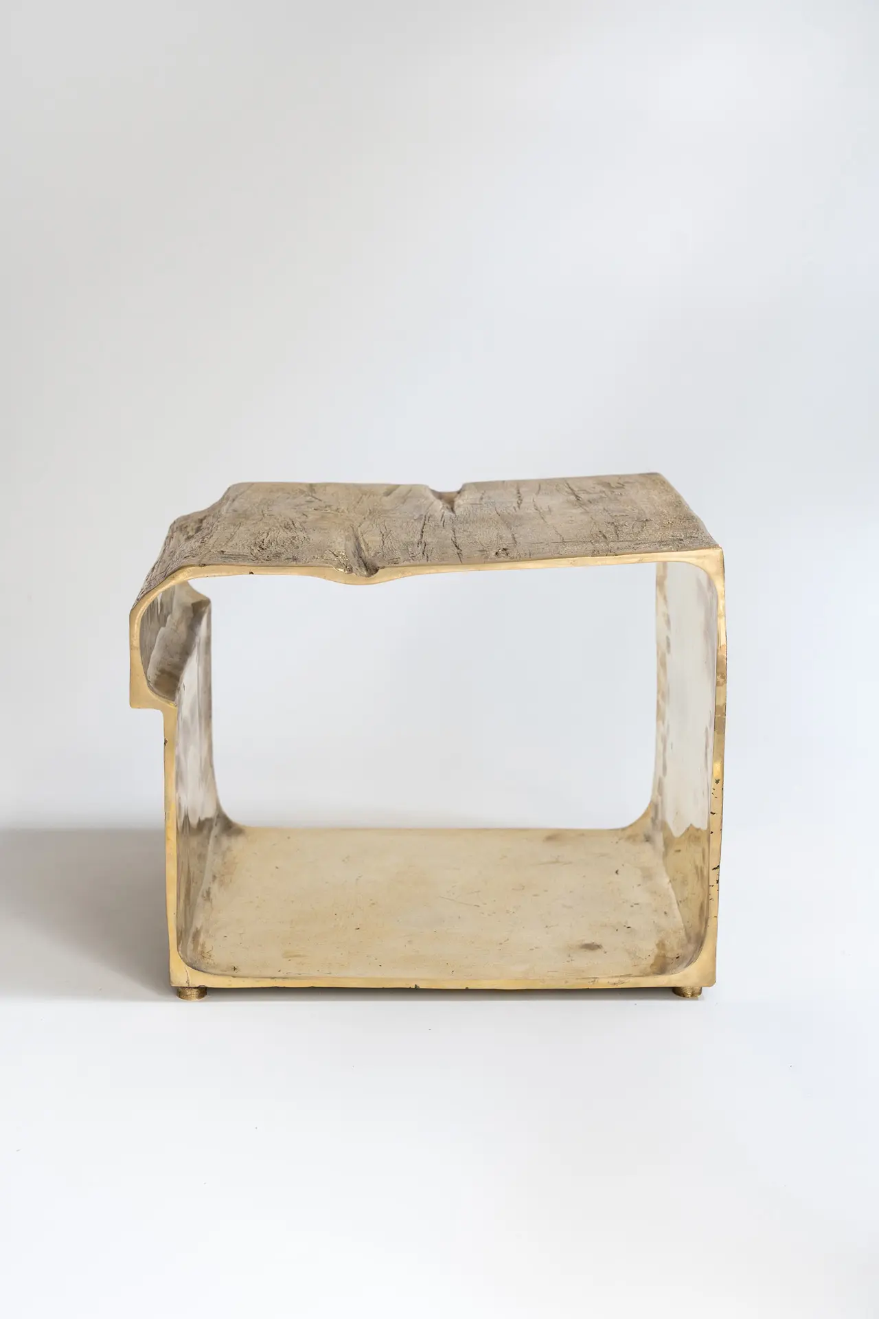 InvisibleCollection_GustavoNeves_Tao I side table photo 2