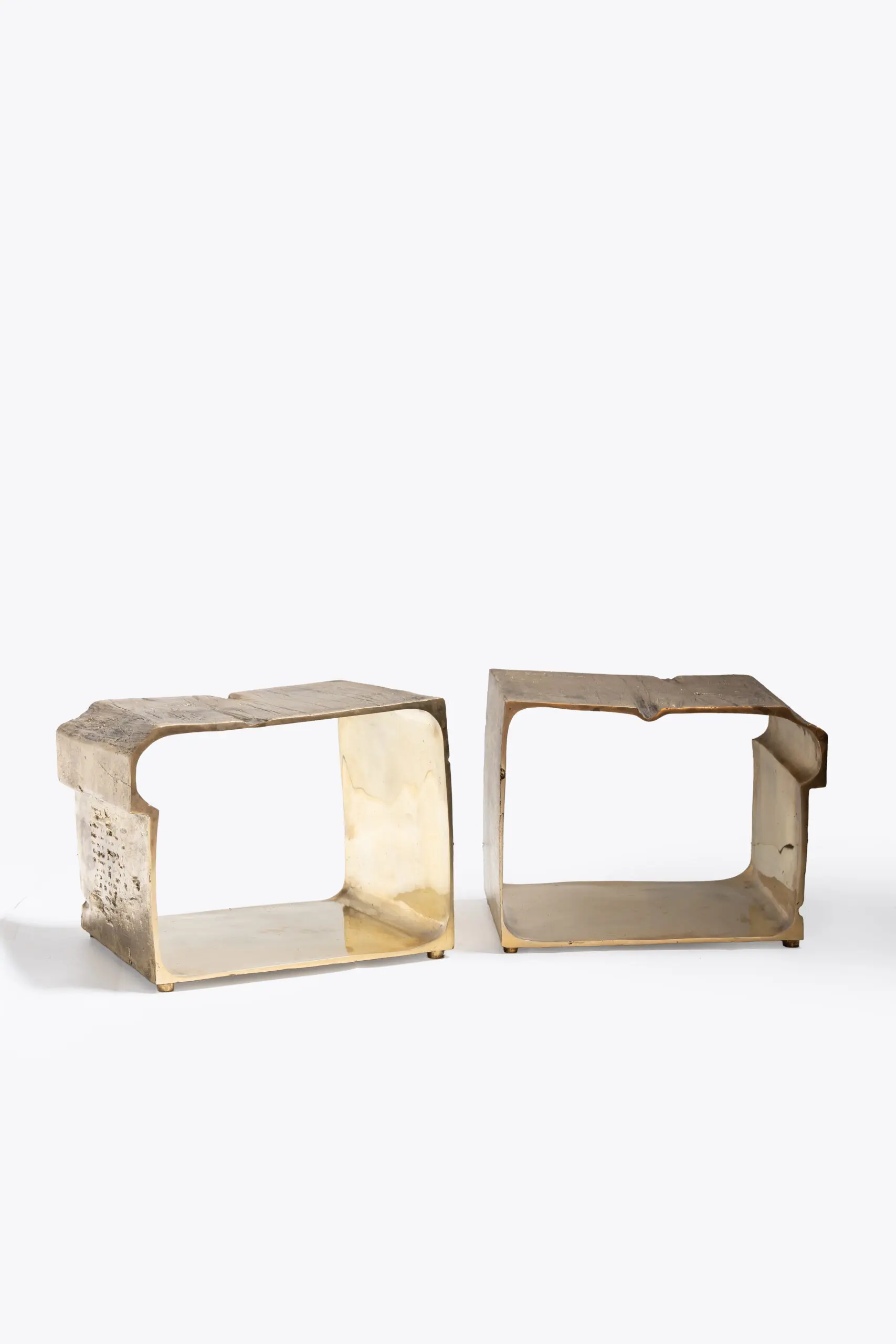 InvisibleCollection_GustavoNeves_Tao I side table photo 4