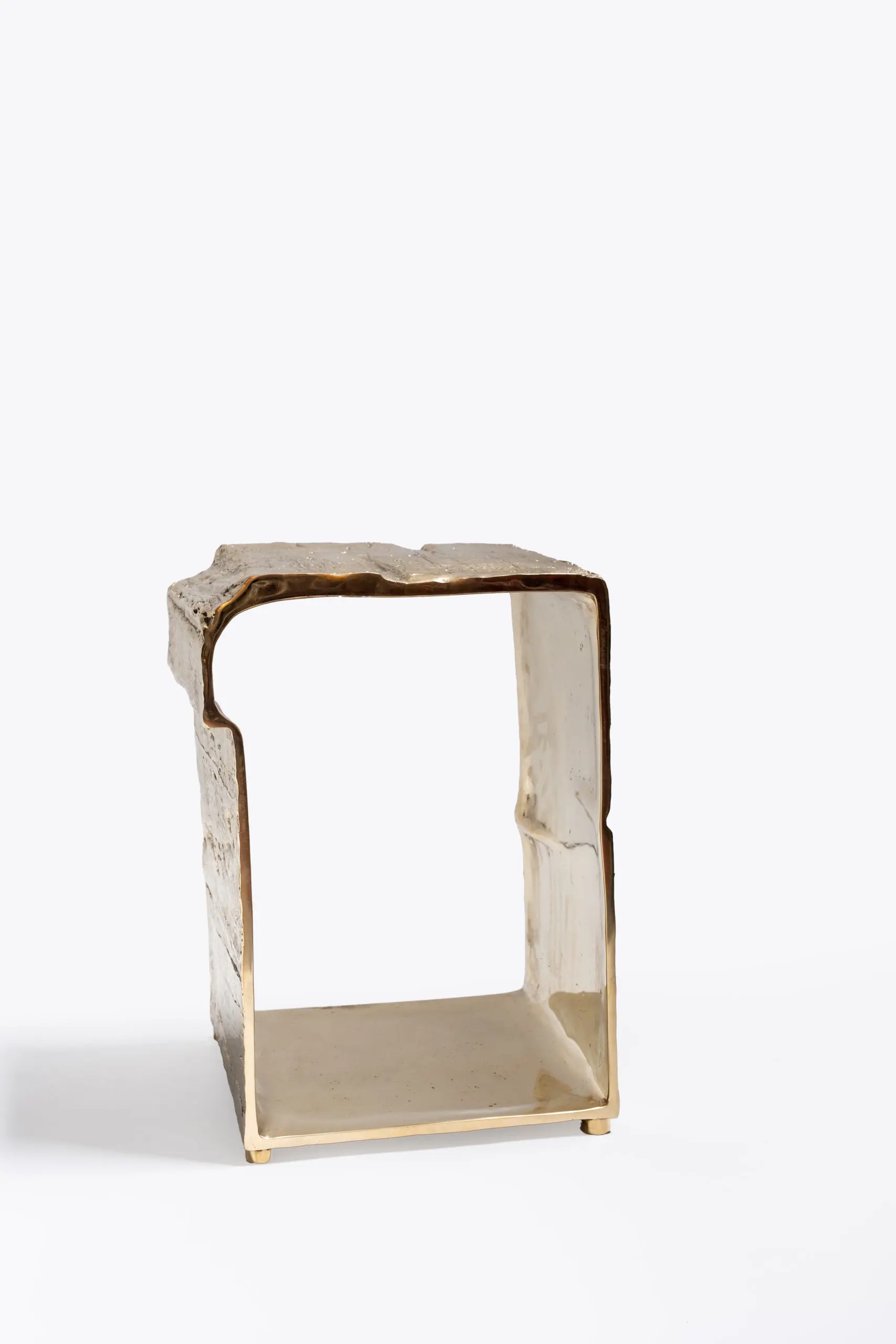 InvisibleCollection_GustavoNeves_Tao II side table photo 1