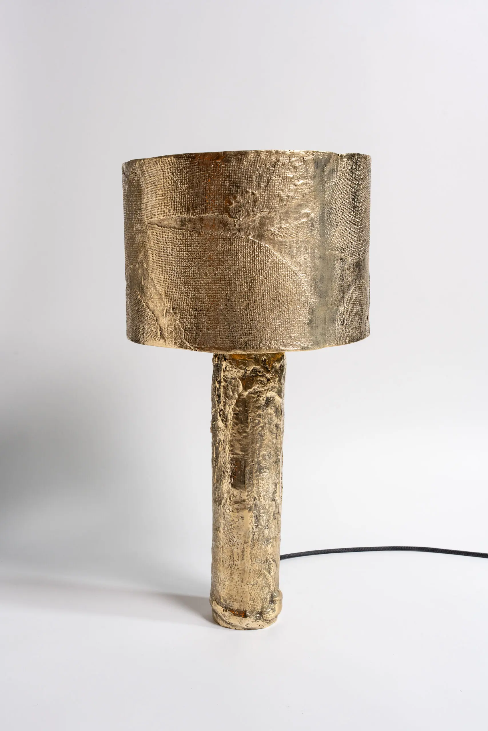 InvisibleCollection_GustavoNeves_Tao III table lamp photo 1