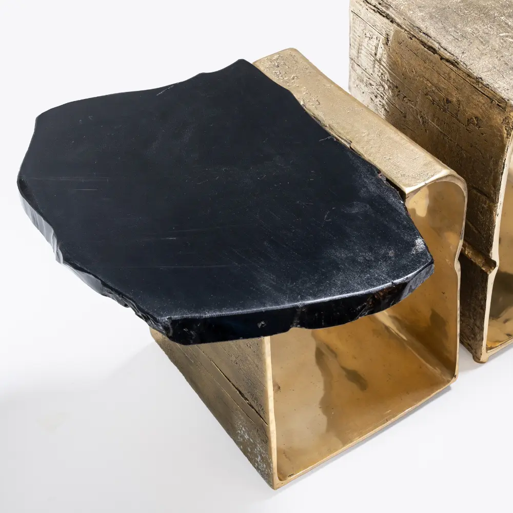 InvisibleCollection_GustavoNeves_TaoIISideTableBlackCrystal_Hover