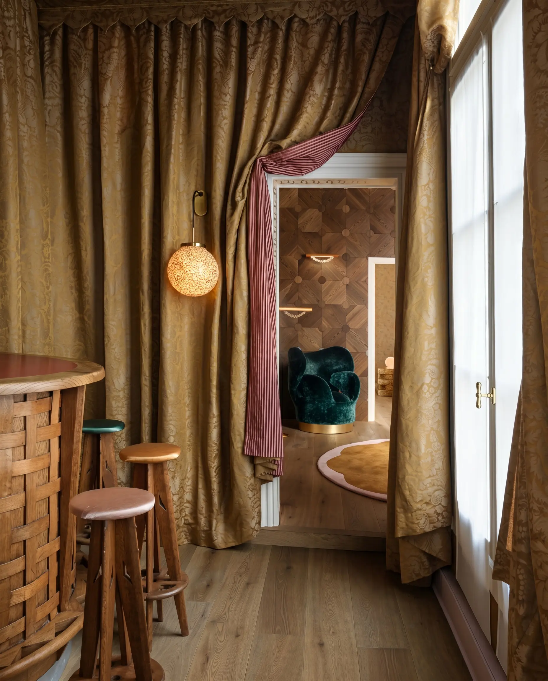 InvisibleCollection_PierreGonalons_InSitu_KingSunWallLamp_4