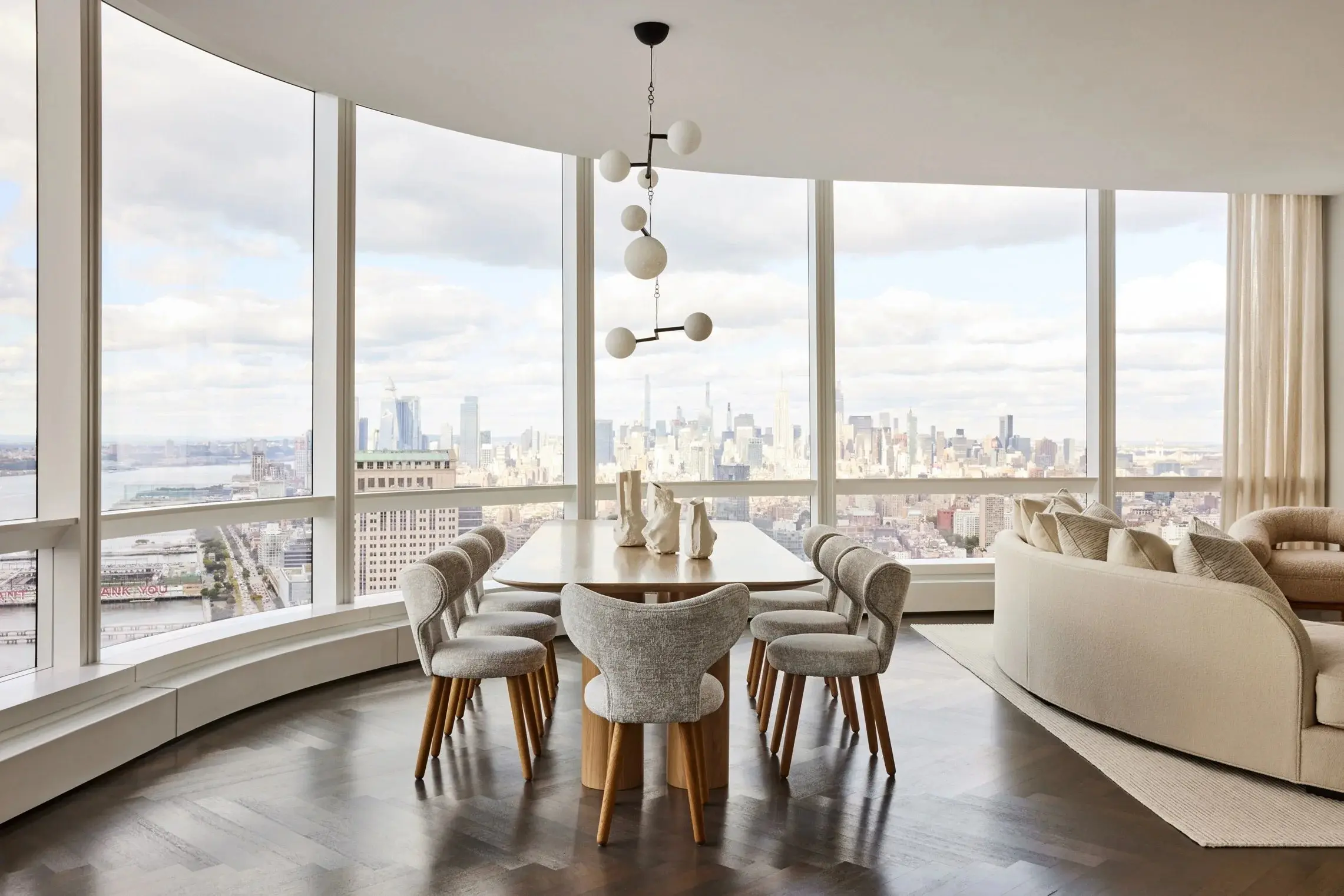 InvisibleCollection_SemeurDetoiles_LunesMobileChandelier_Insitu_2