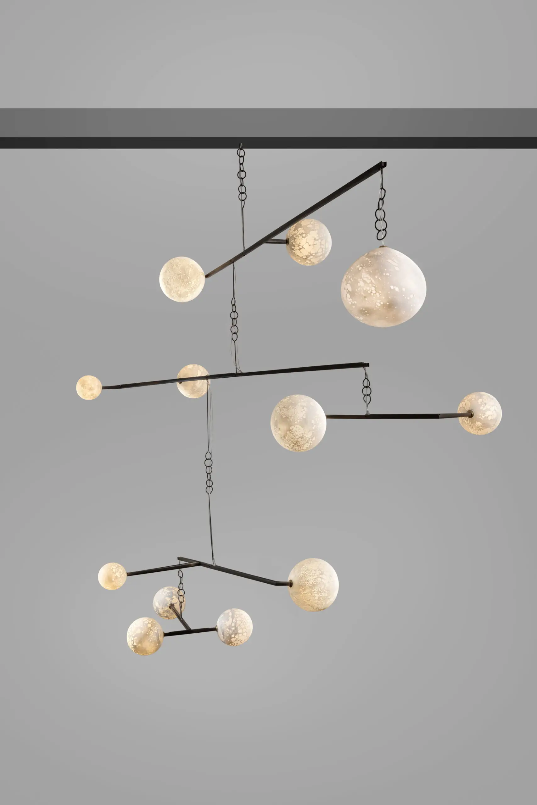 InvisibleCollection_SemeurDetoiles_LunesMobileChandelier_Large_2